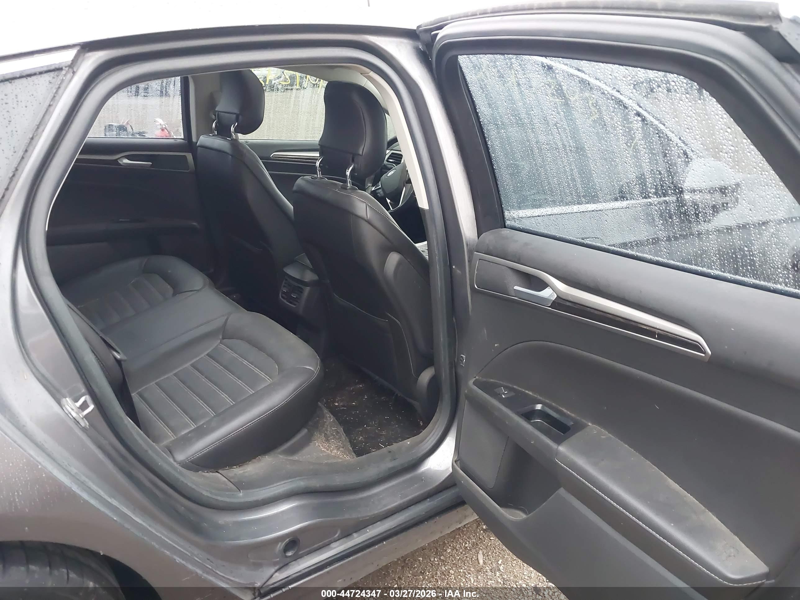 FORD FUSION image 8