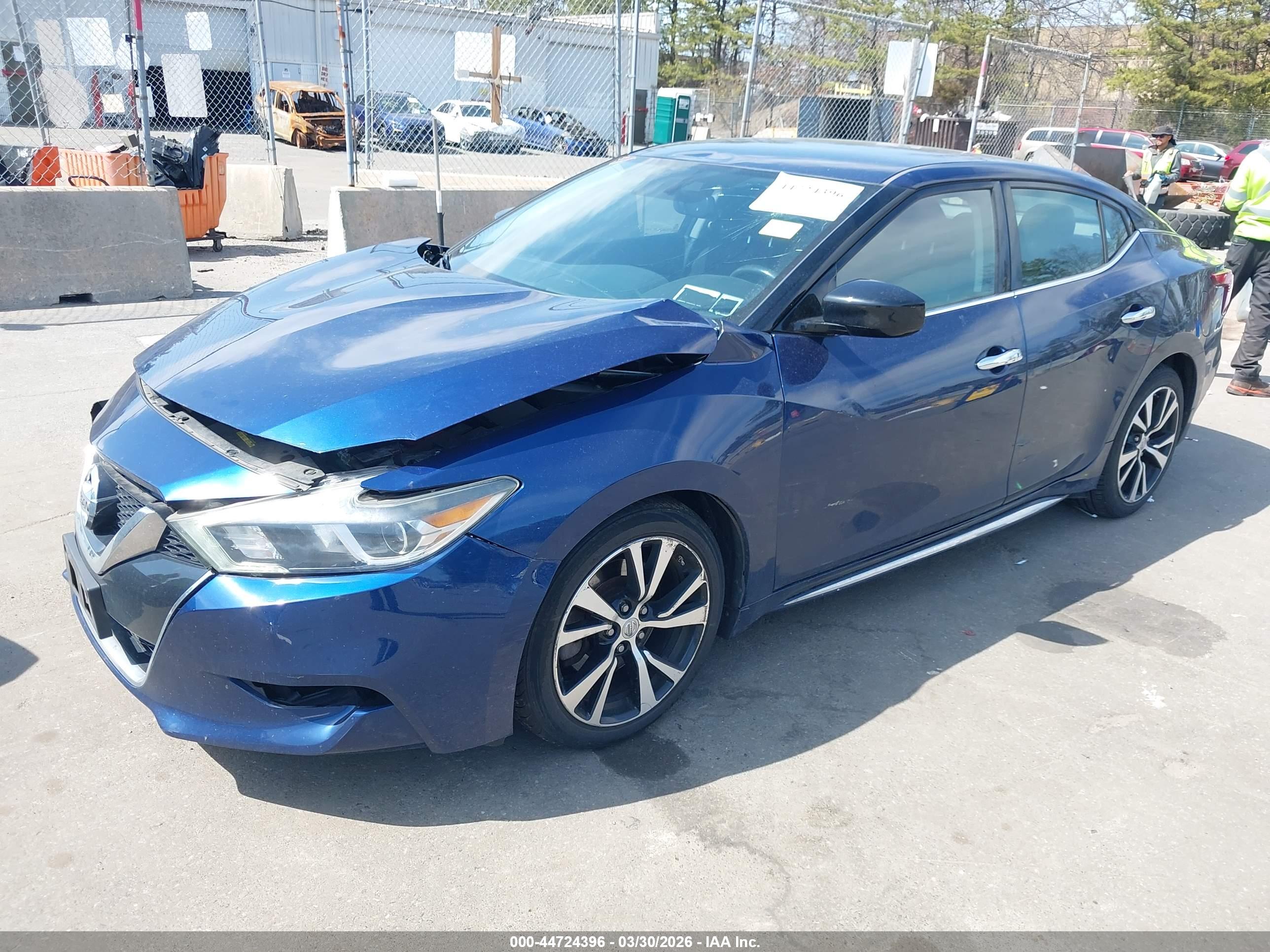 NISSAN MAXIMA image 2