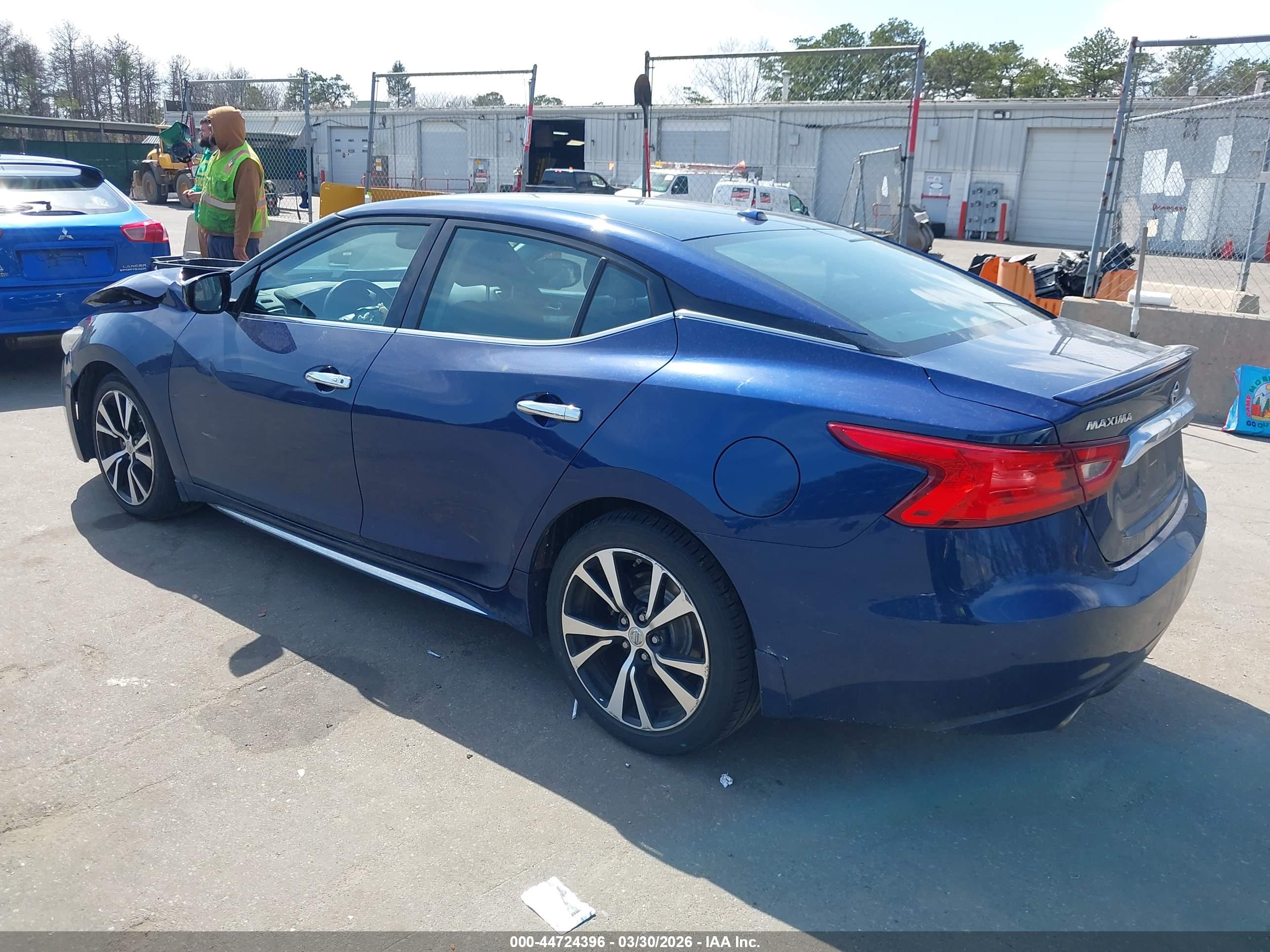 NISSAN MAXIMA image 3