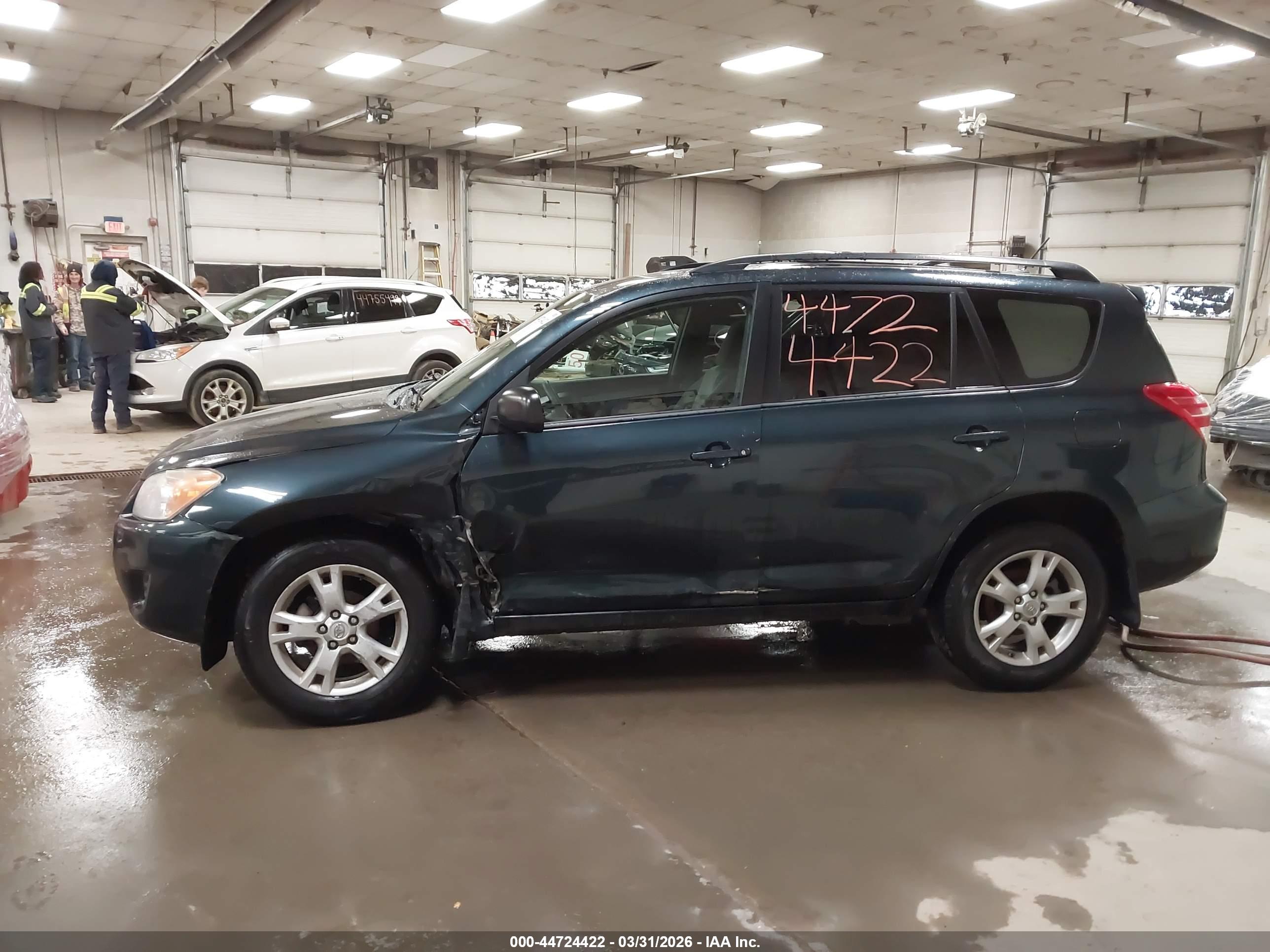 TOYOTA RAV4 image 6