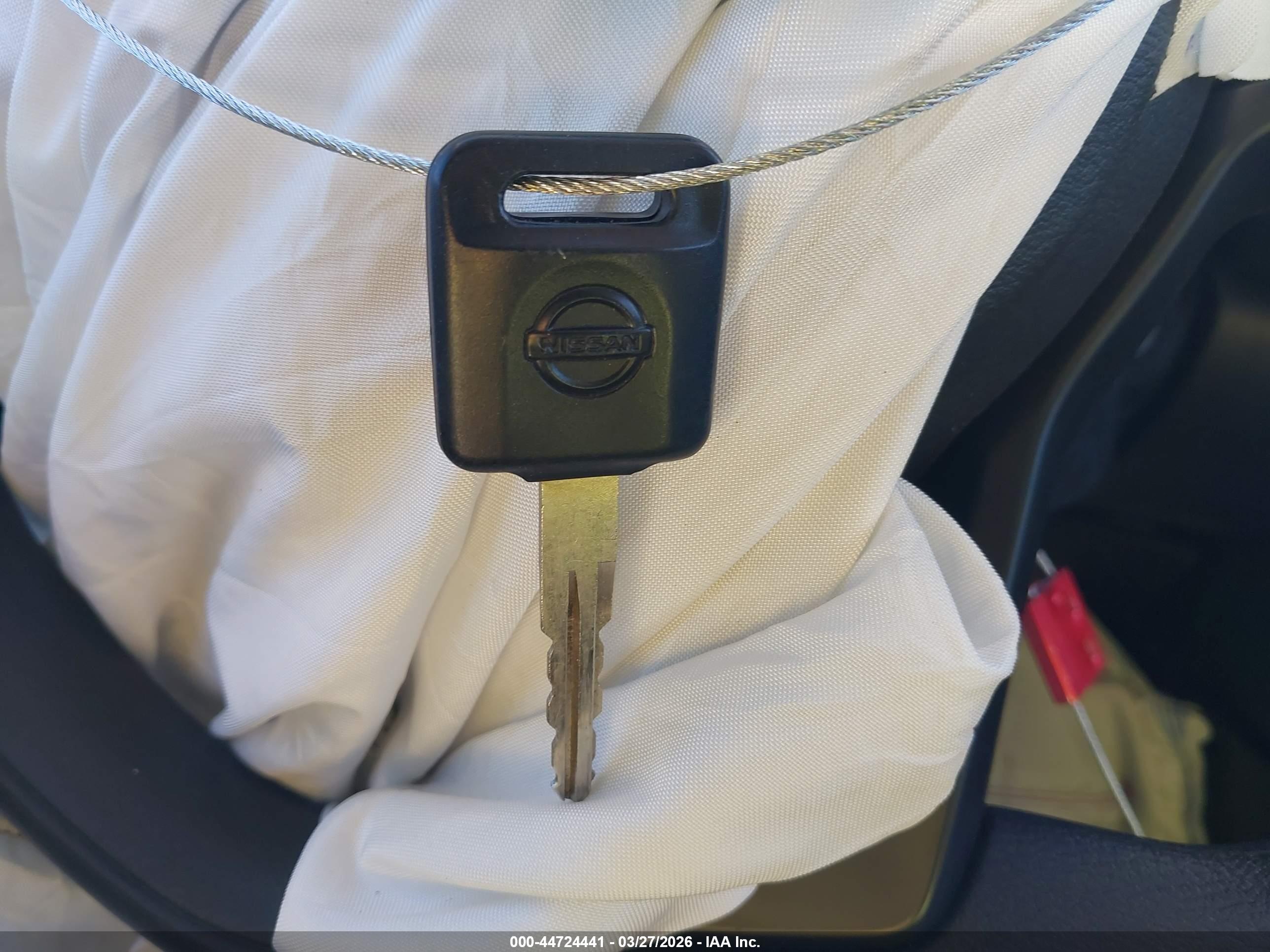 NISSAN VERSA image 11