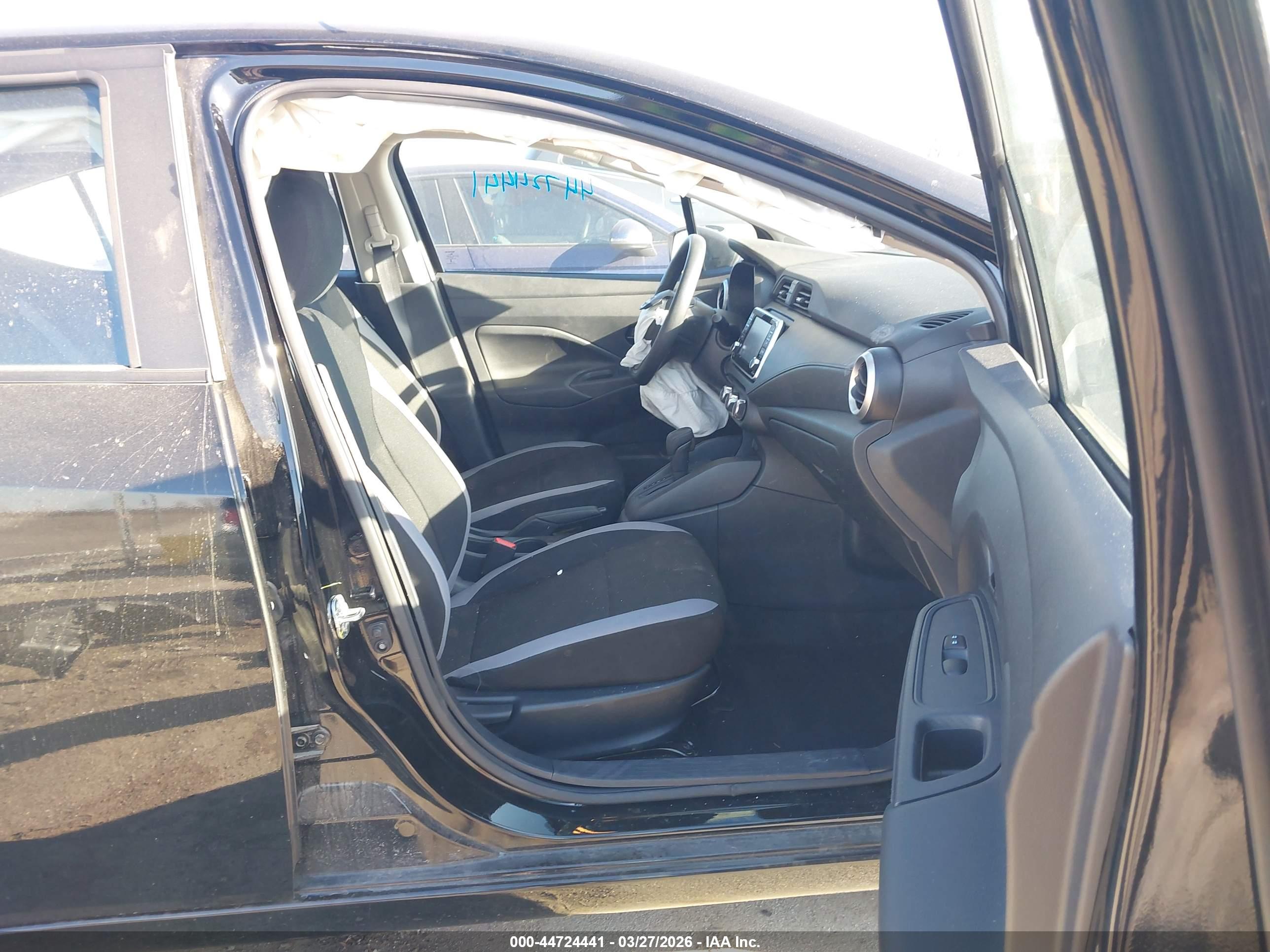 NISSAN VERSA image 5