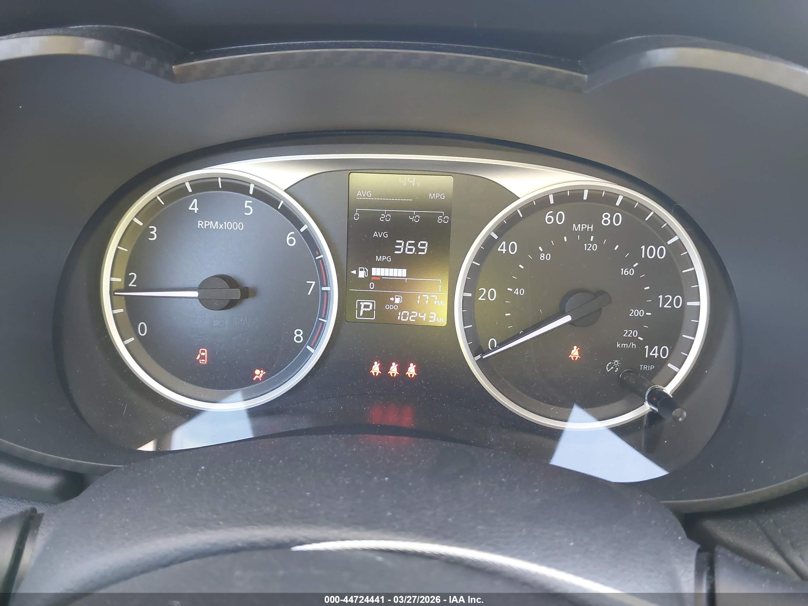NISSAN VERSA image 7
