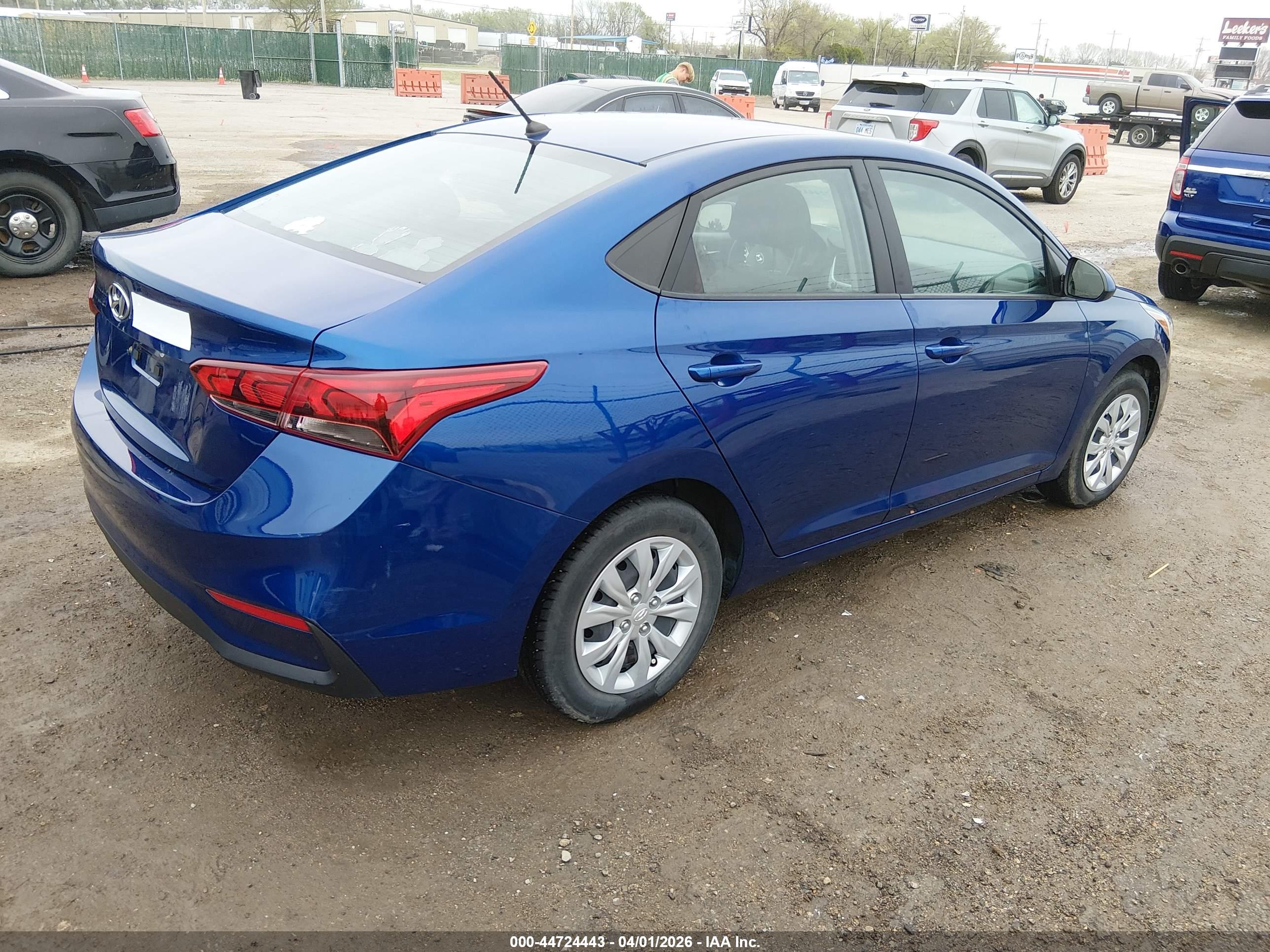HYUNDAI ACCENT image 4