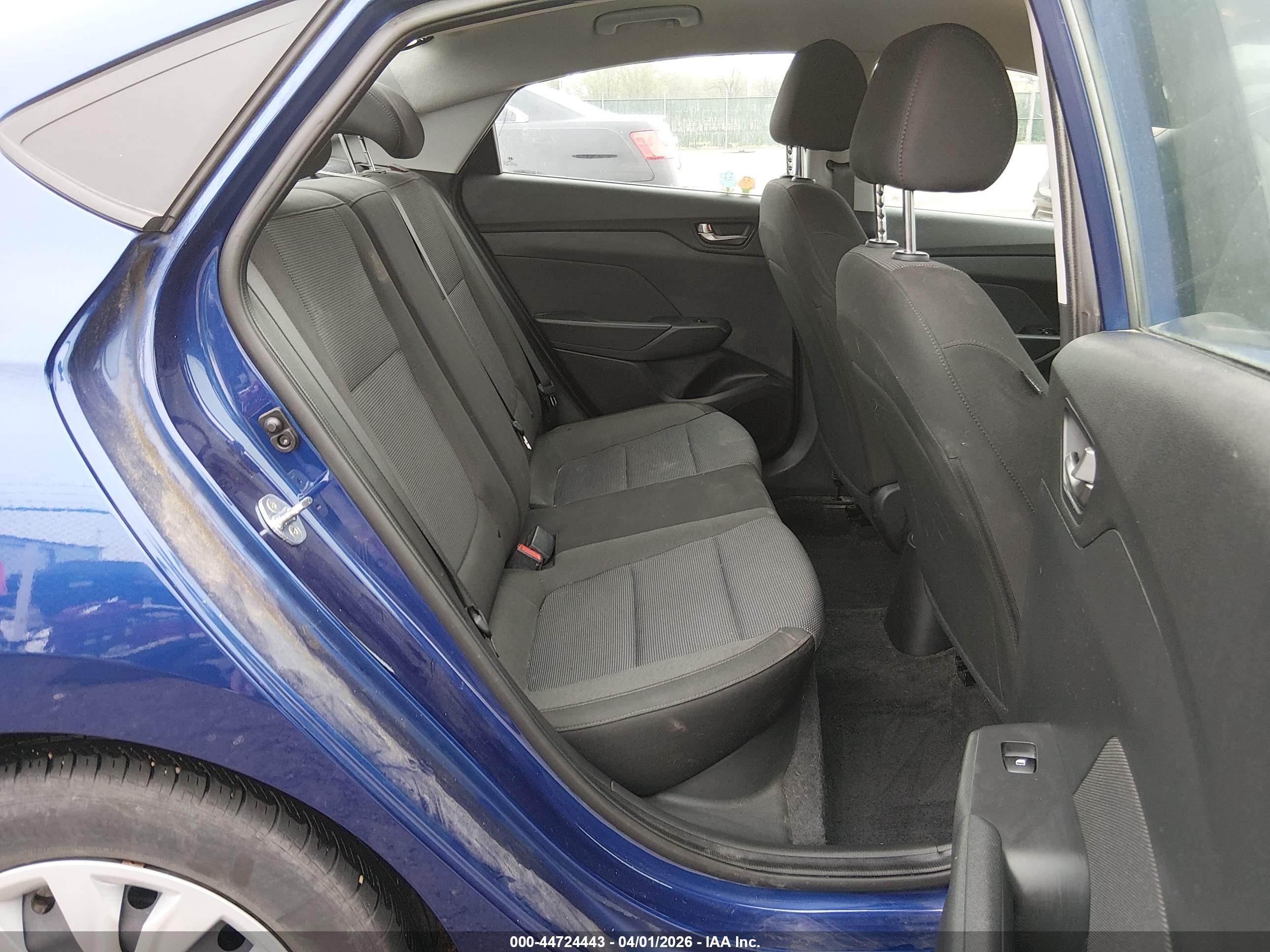 HYUNDAI ACCENT image 8