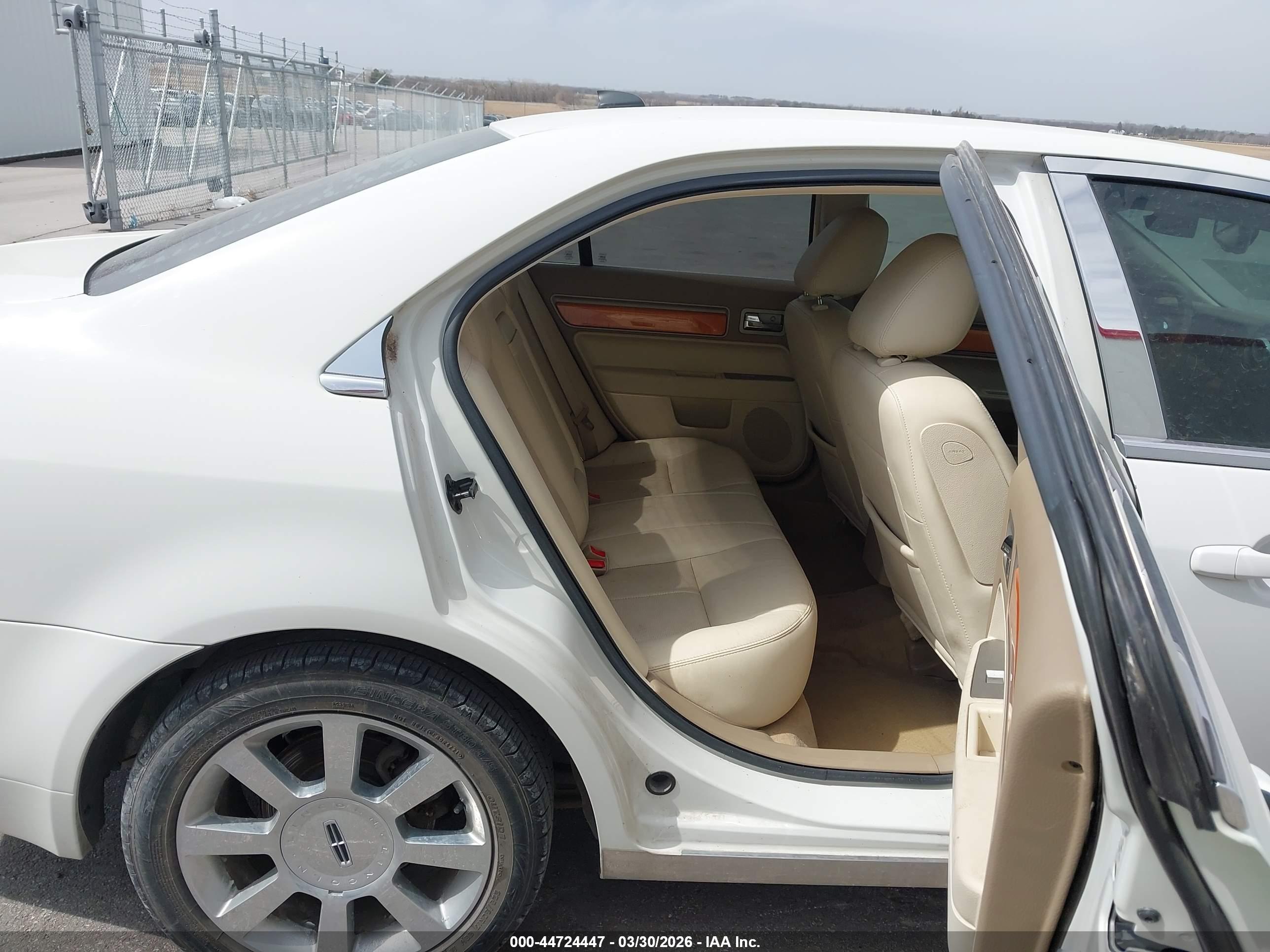 LINCOLN MKZ image 8