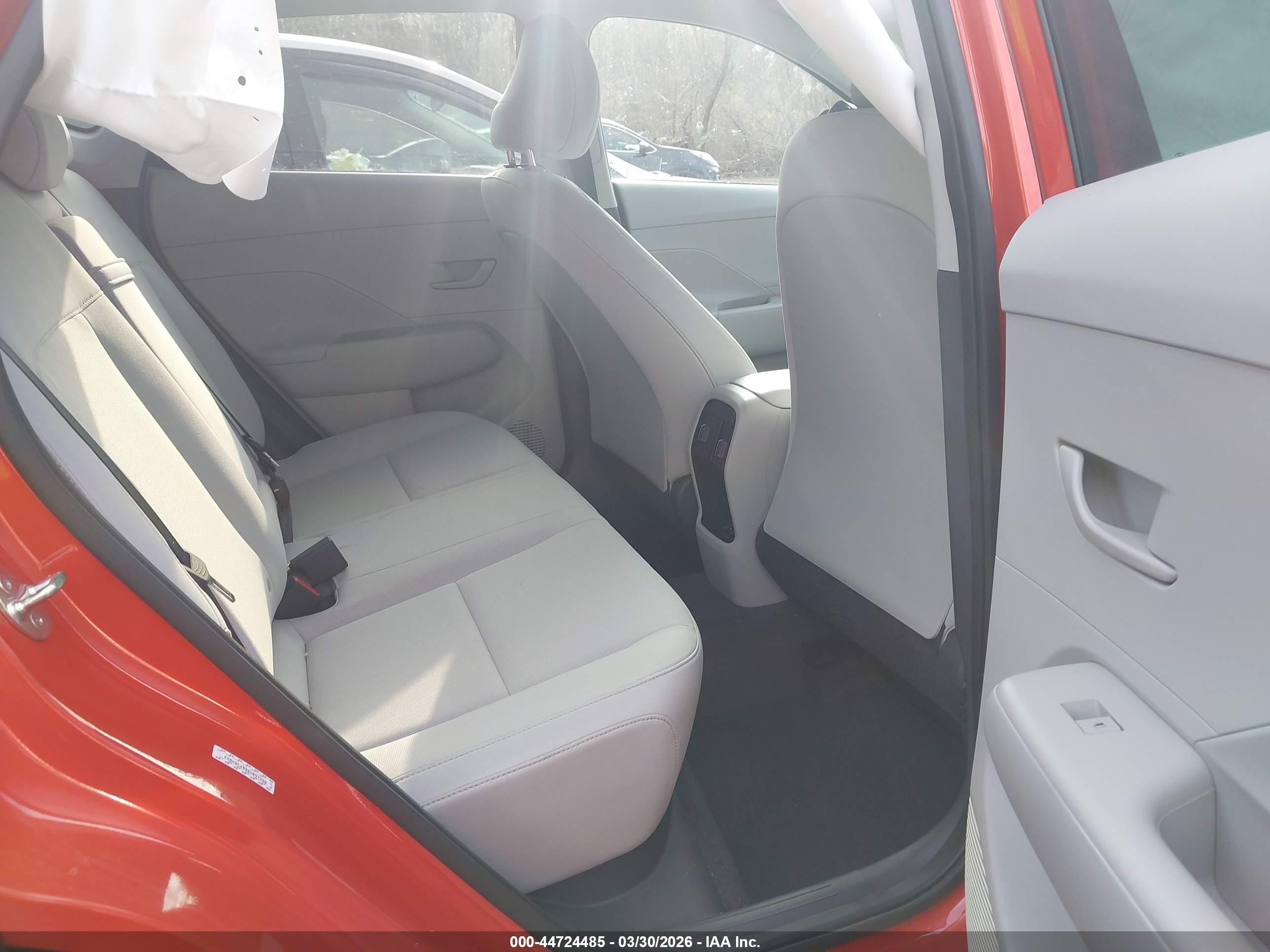 HYUNDAI KONA image 8