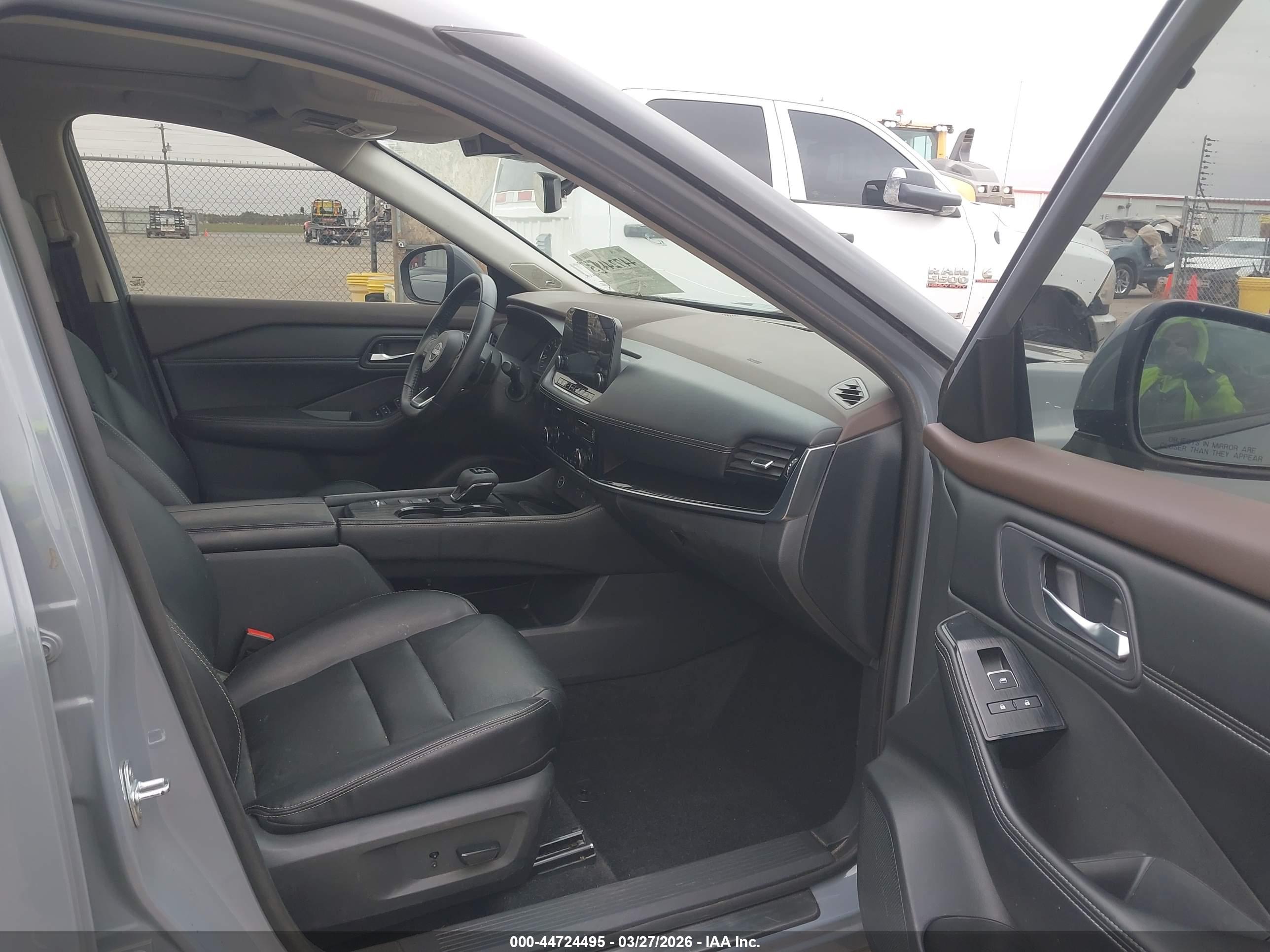 NISSAN ROGUE image 5