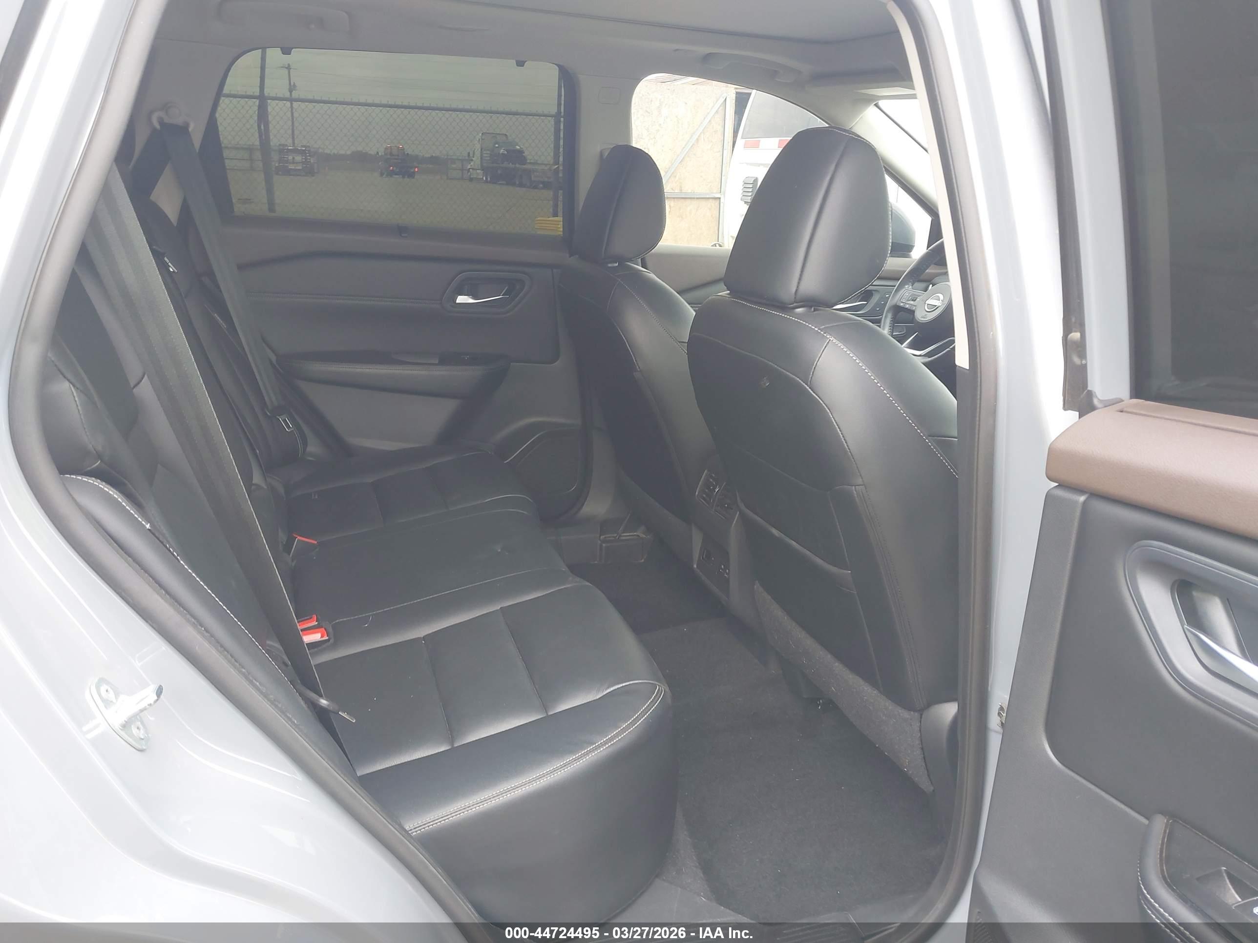 NISSAN ROGUE image 8