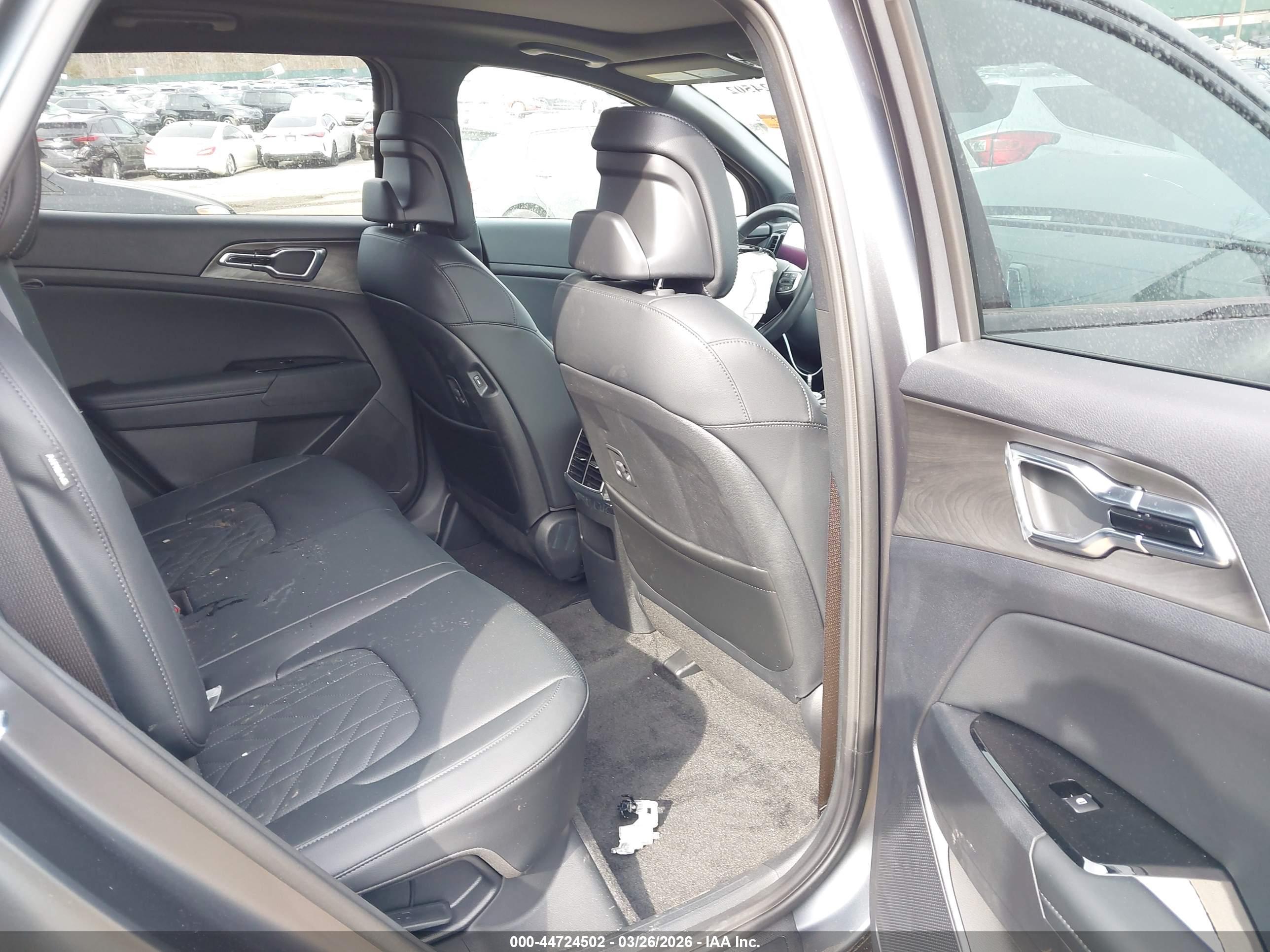 KIA SPORTAGE image 8