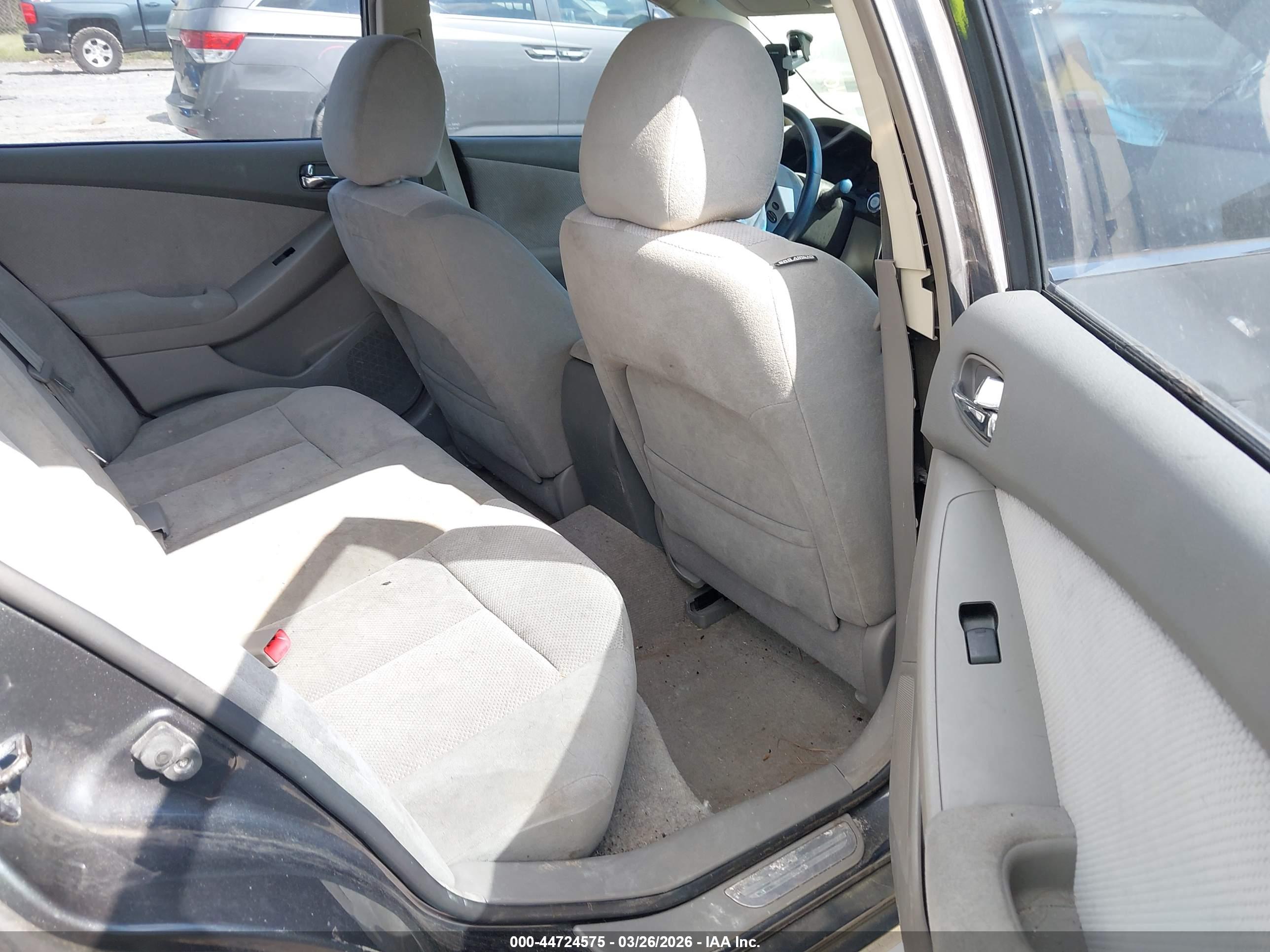 NISSAN ALTIMA image 8