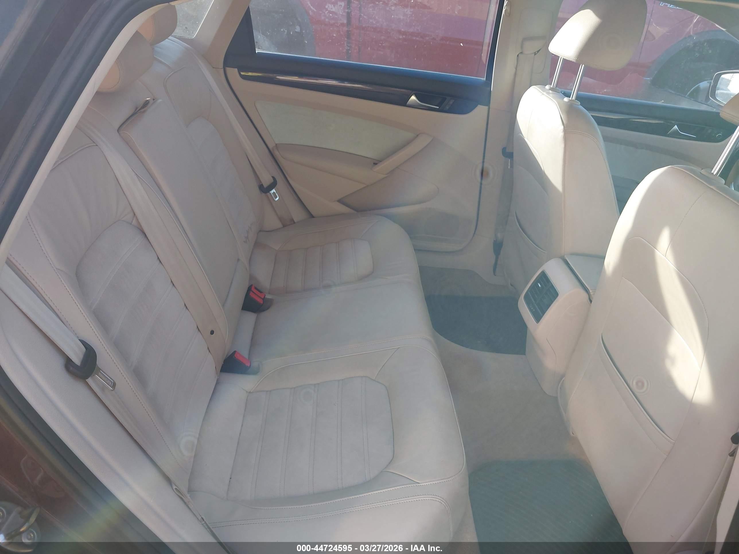 VOLKSWAGEN PASSAT image 8