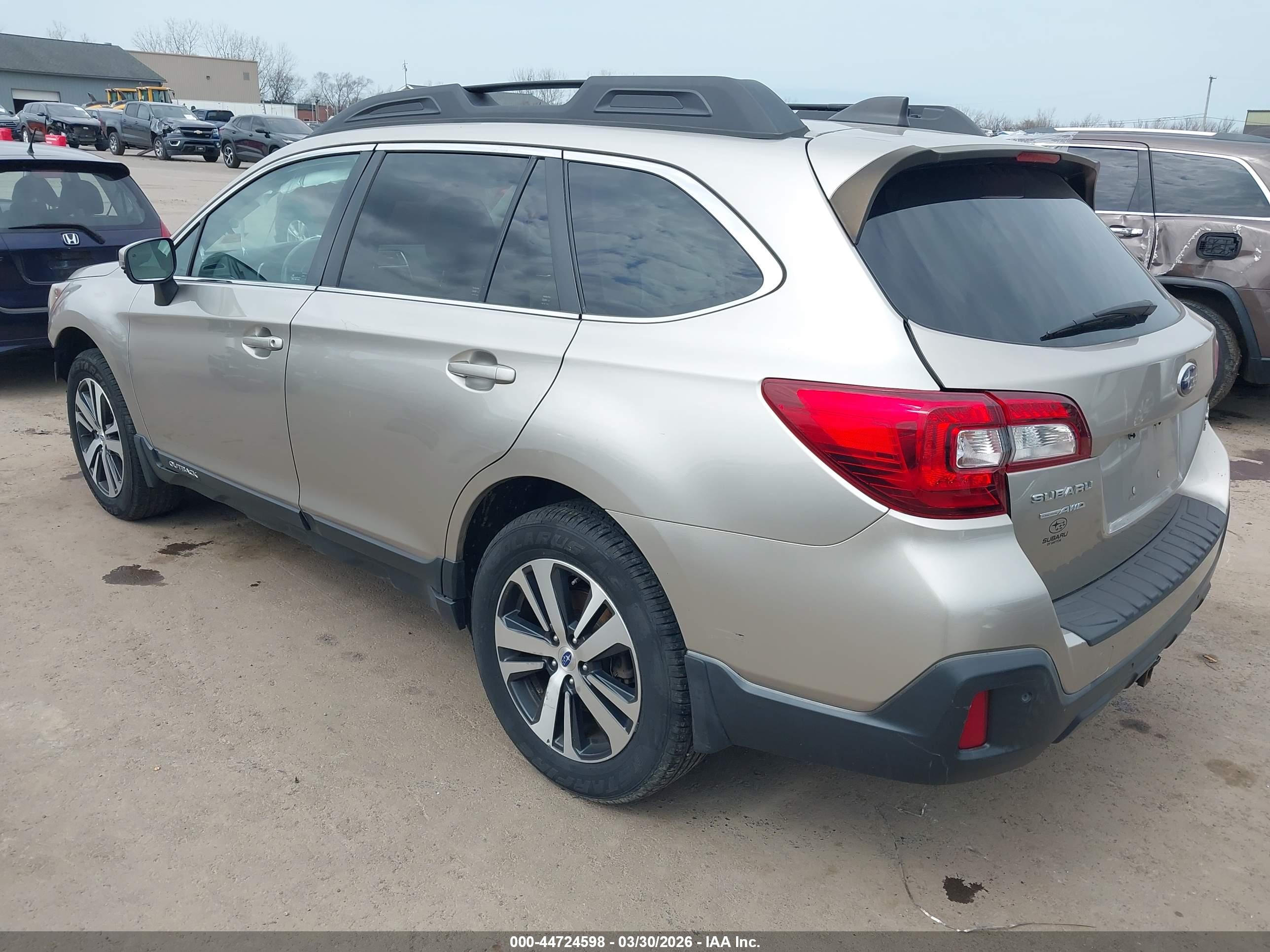 SUBARU OUTBACK image 3