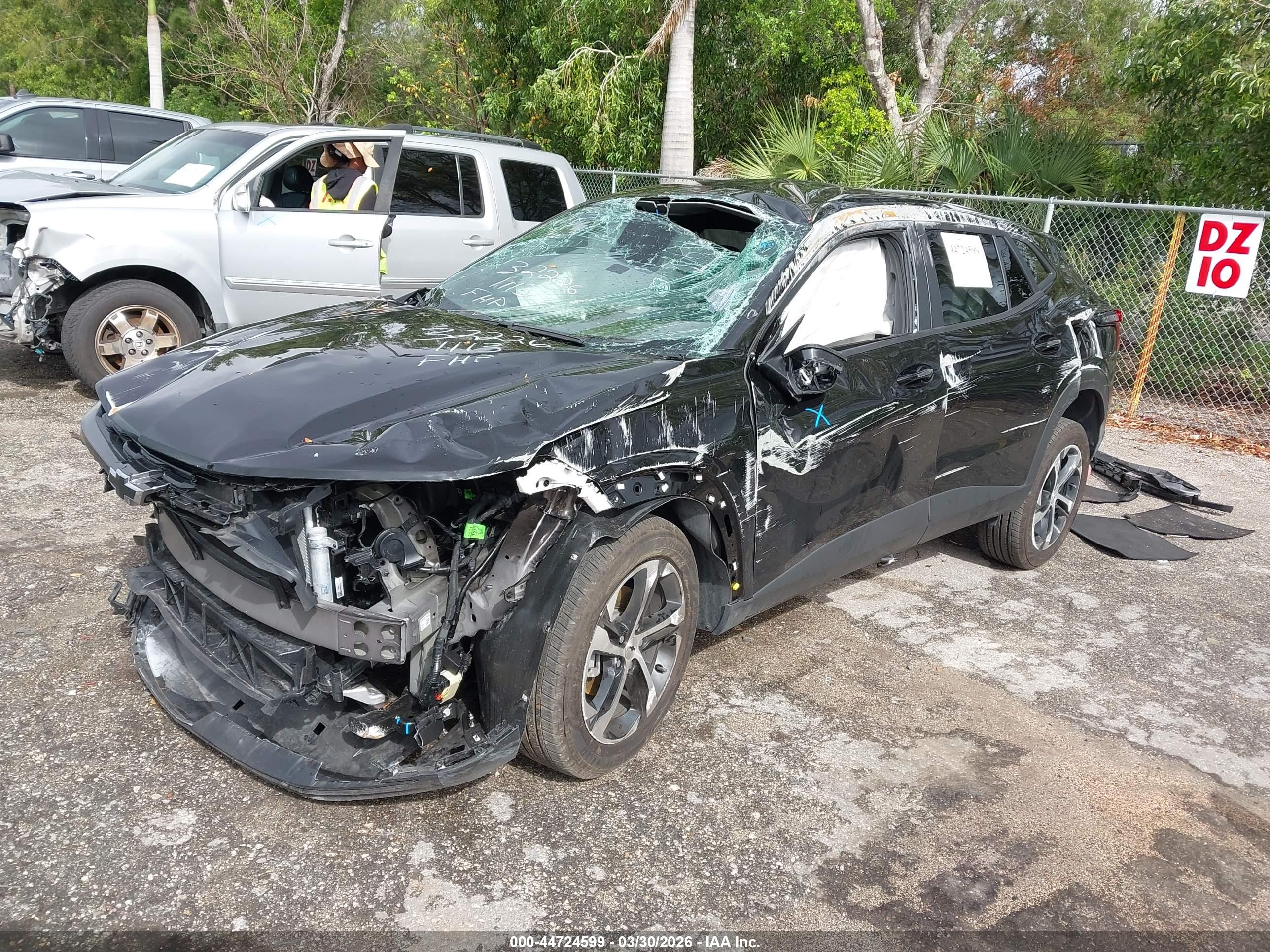 CHEVROLET TRAX image 2