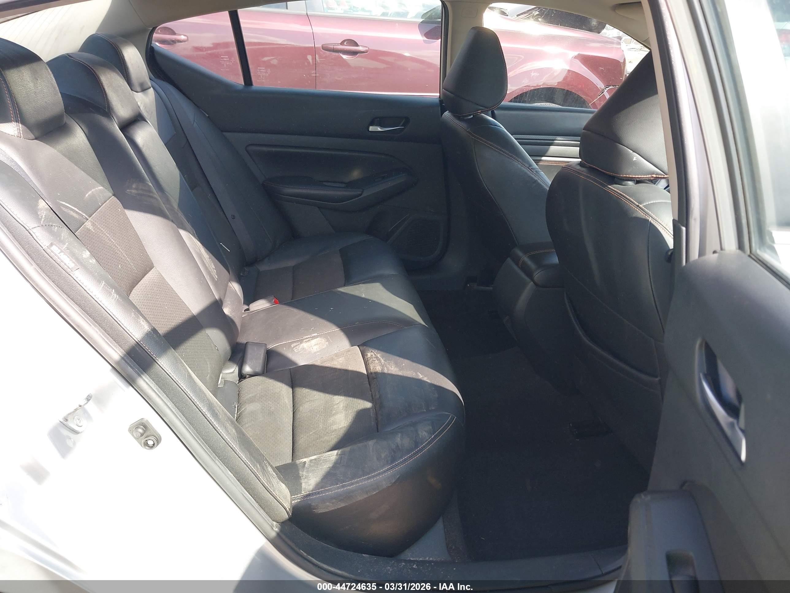 NISSAN ALTIMA image 8