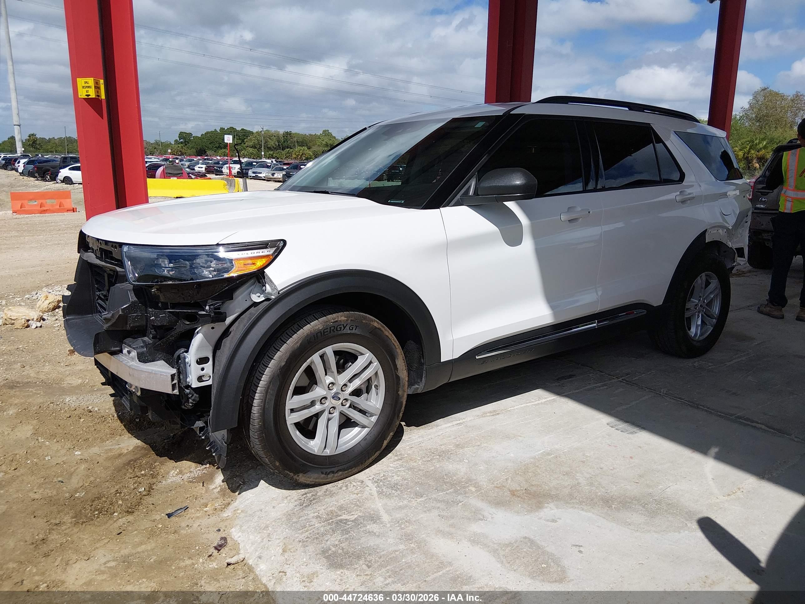 FORD EXPLORER image 2