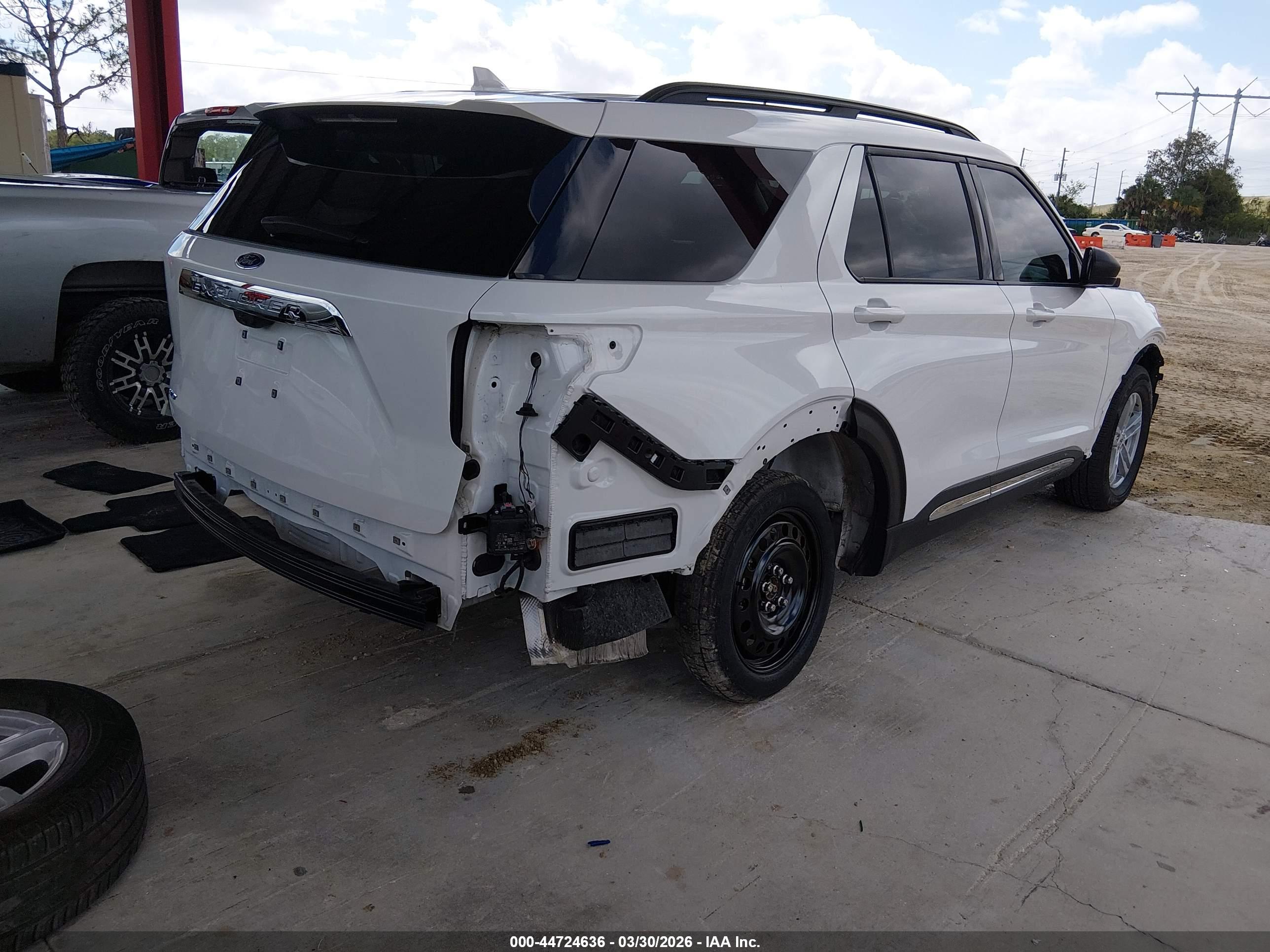 FORD EXPLORER image 4