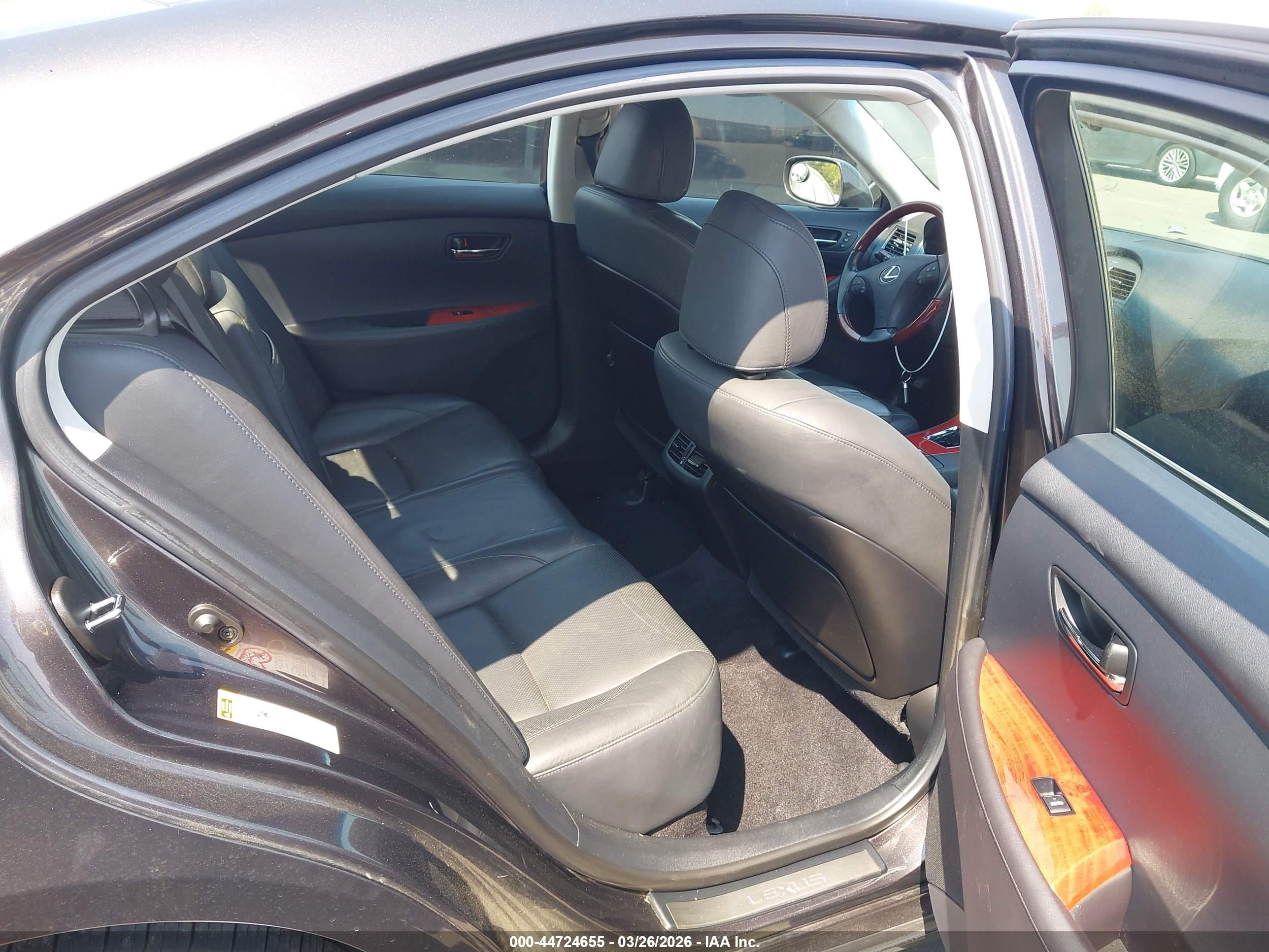 LEXUS ES image 8