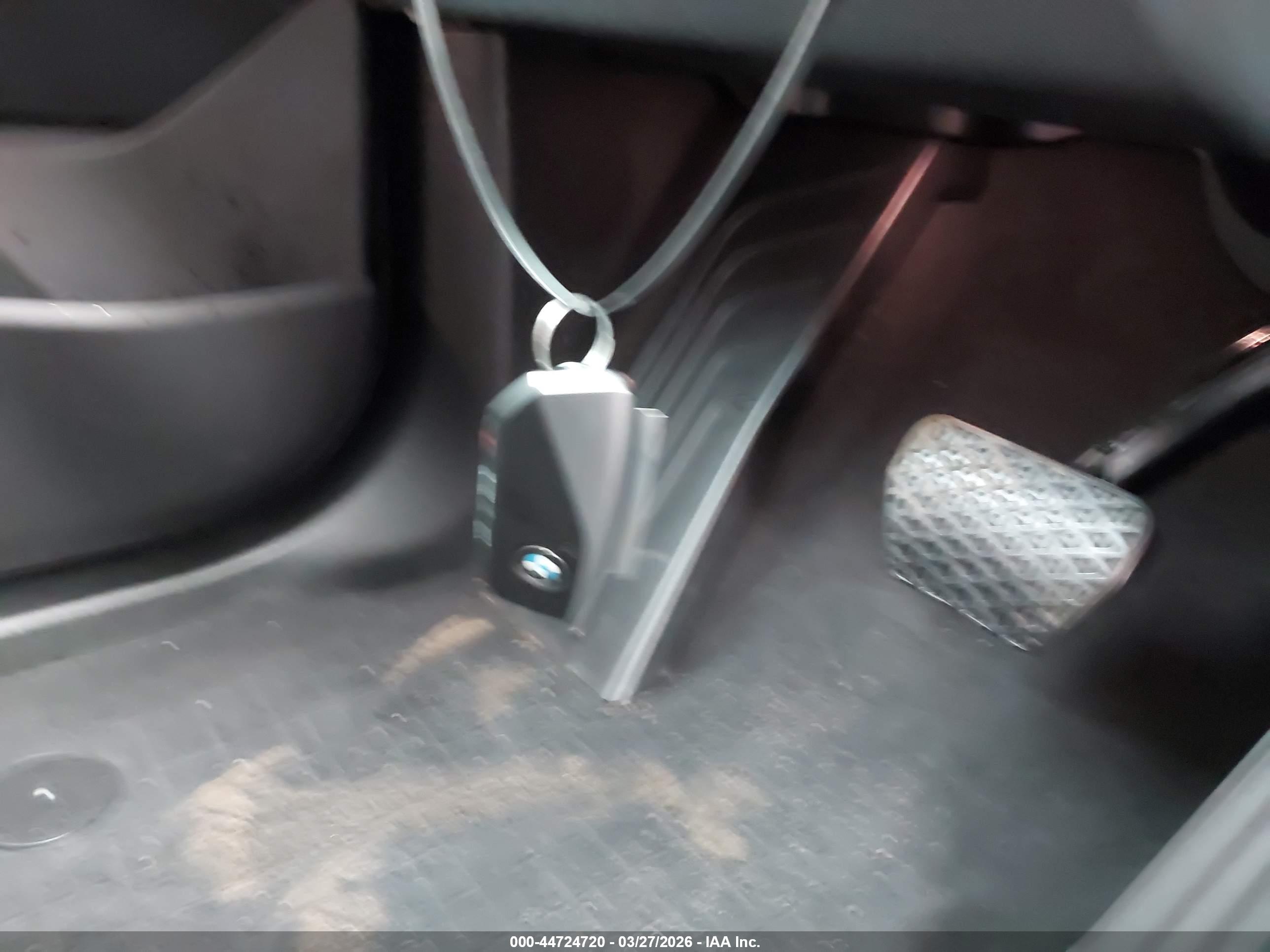 BMW IX image 11