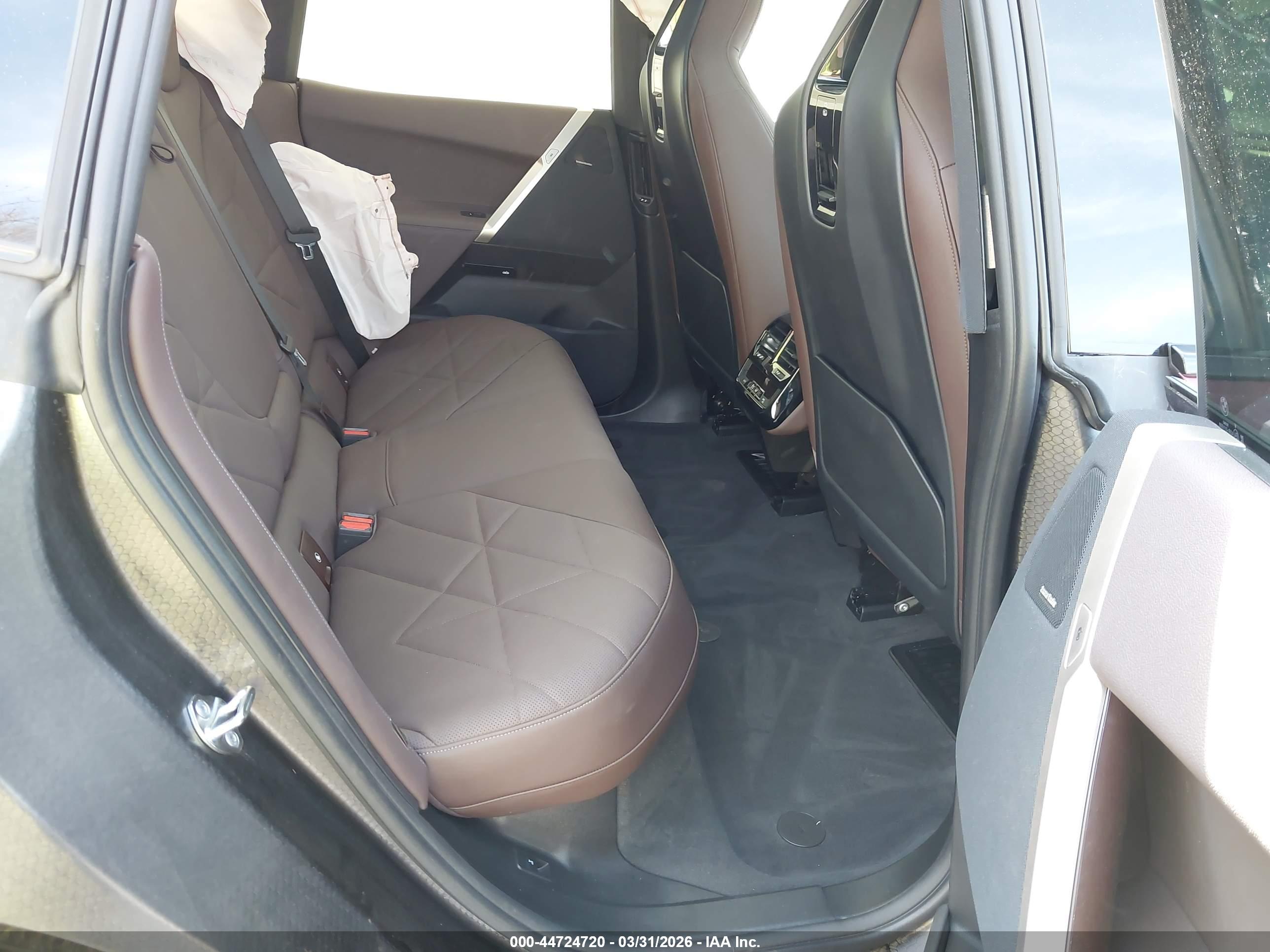 BMW IX image 8