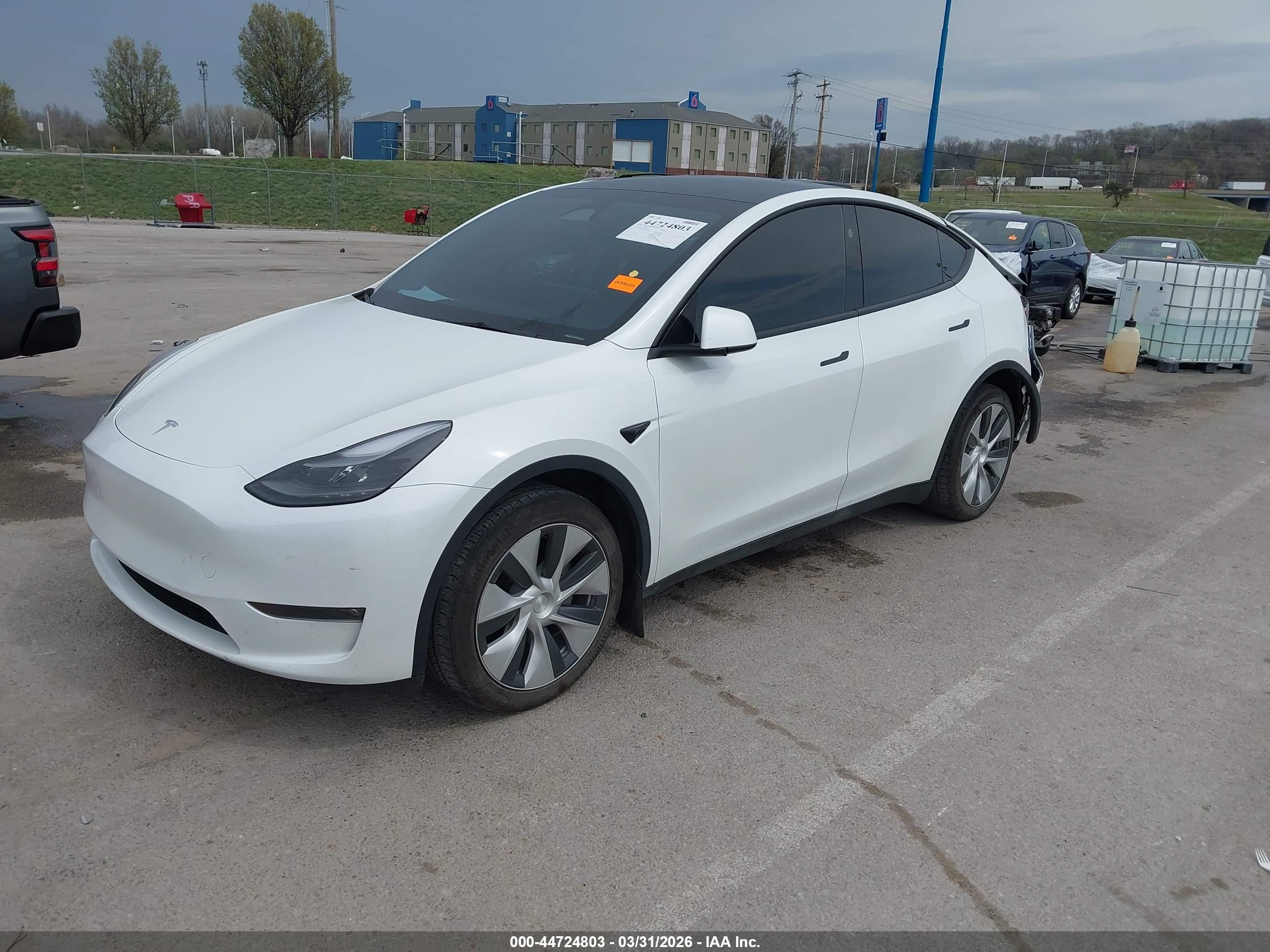 TESLA MODEL image 2