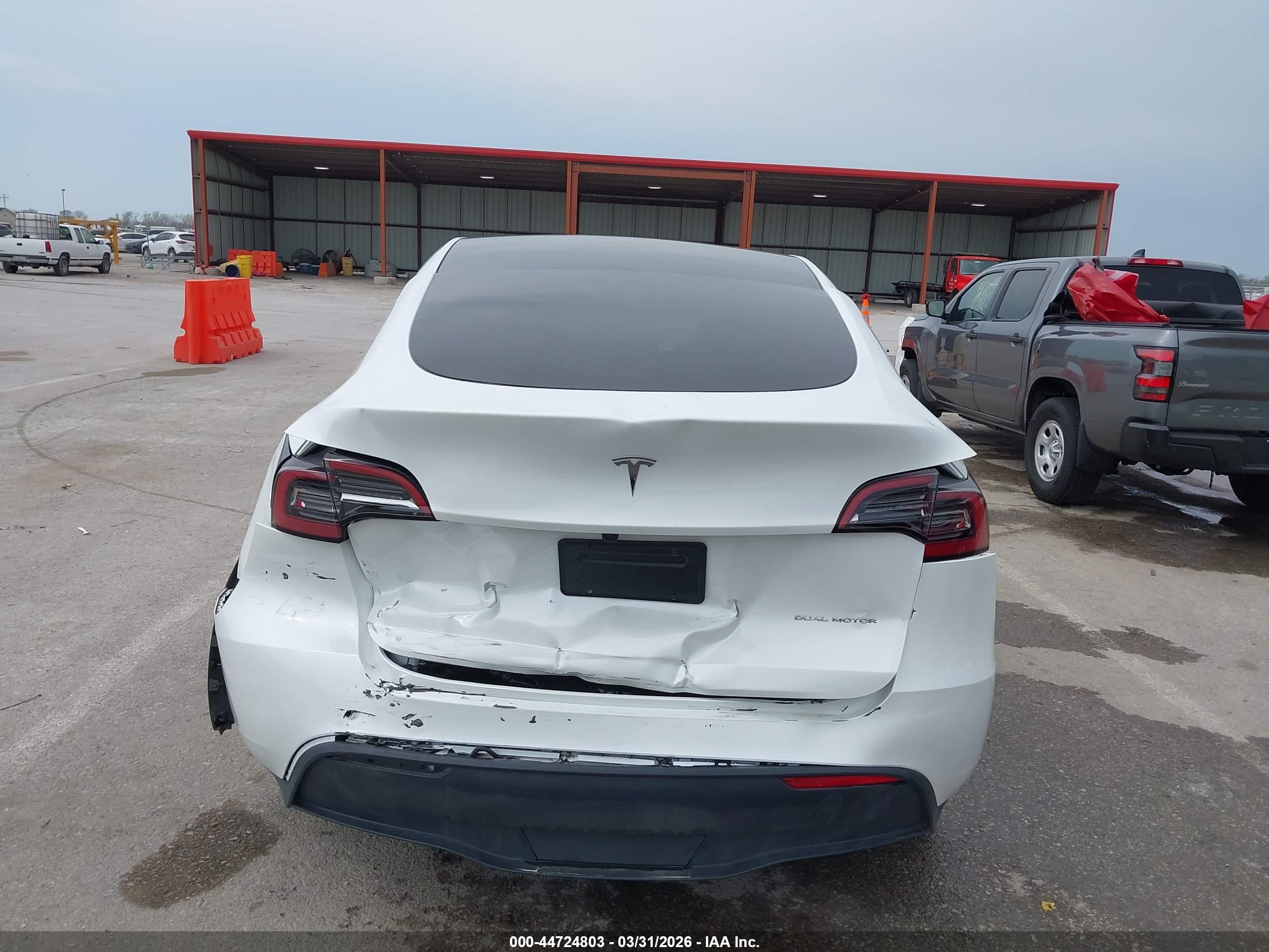 TESLA MODEL image 6