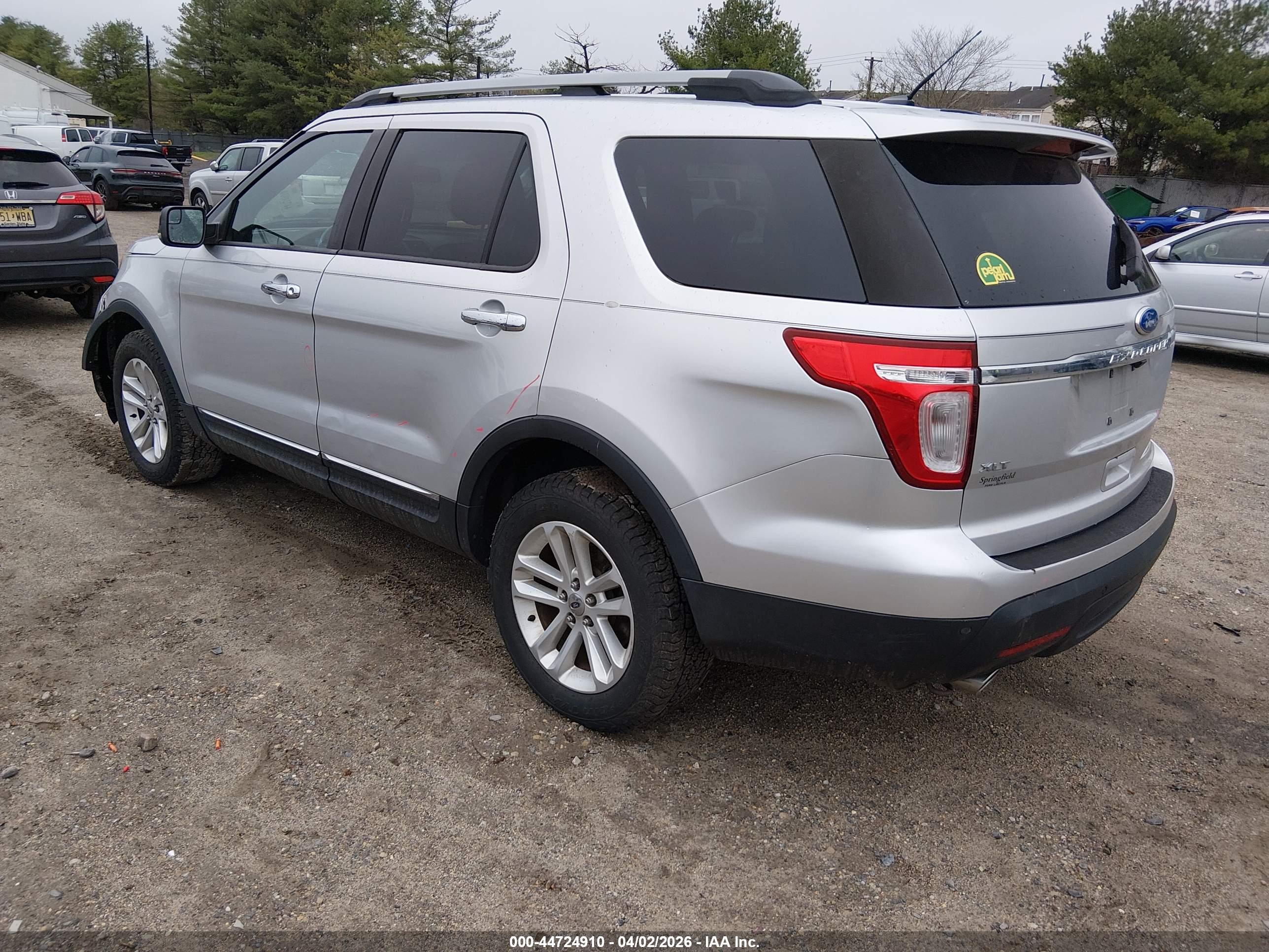 FORD EXPLORER image 3