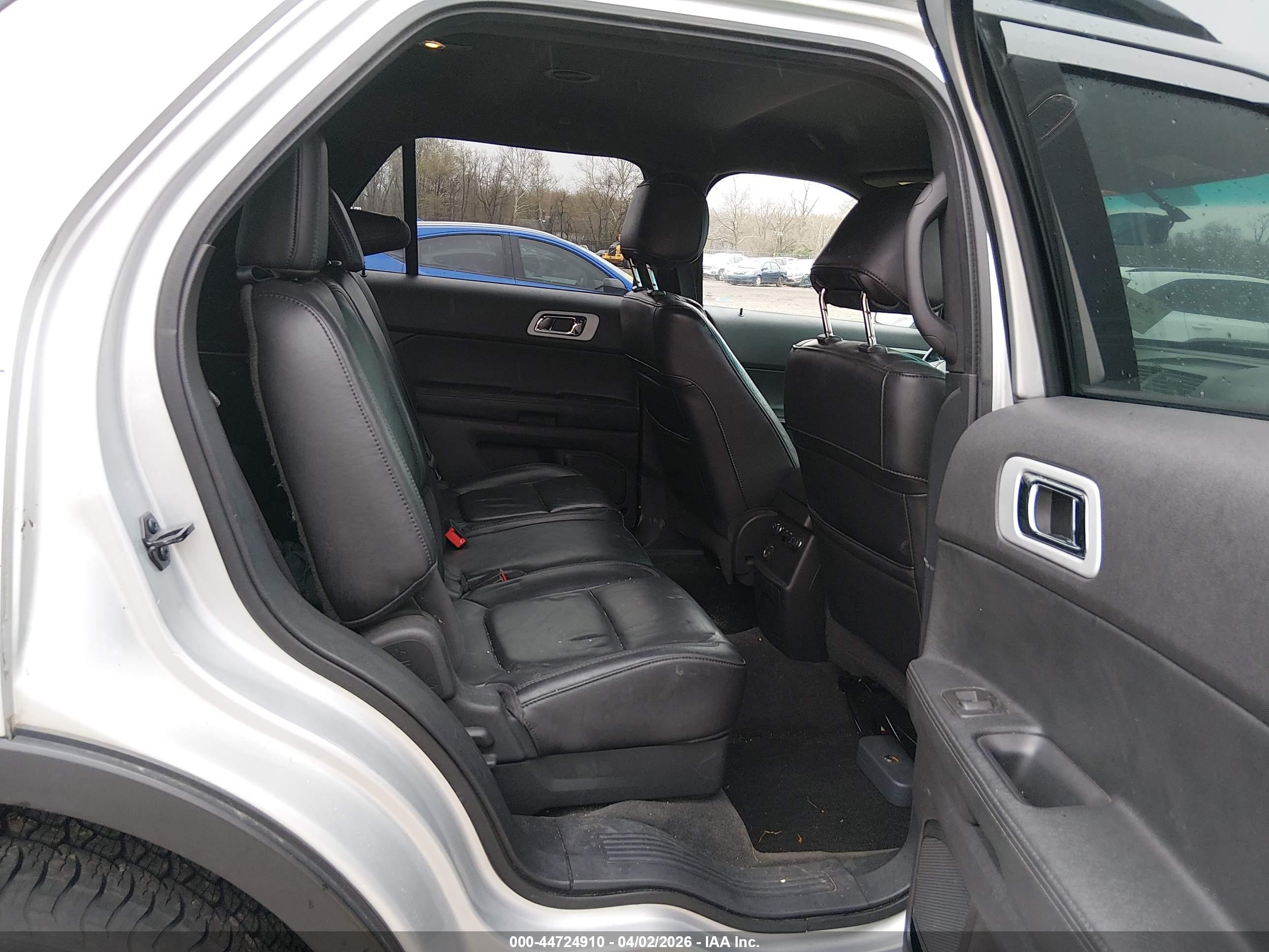 FORD EXPLORER image 8