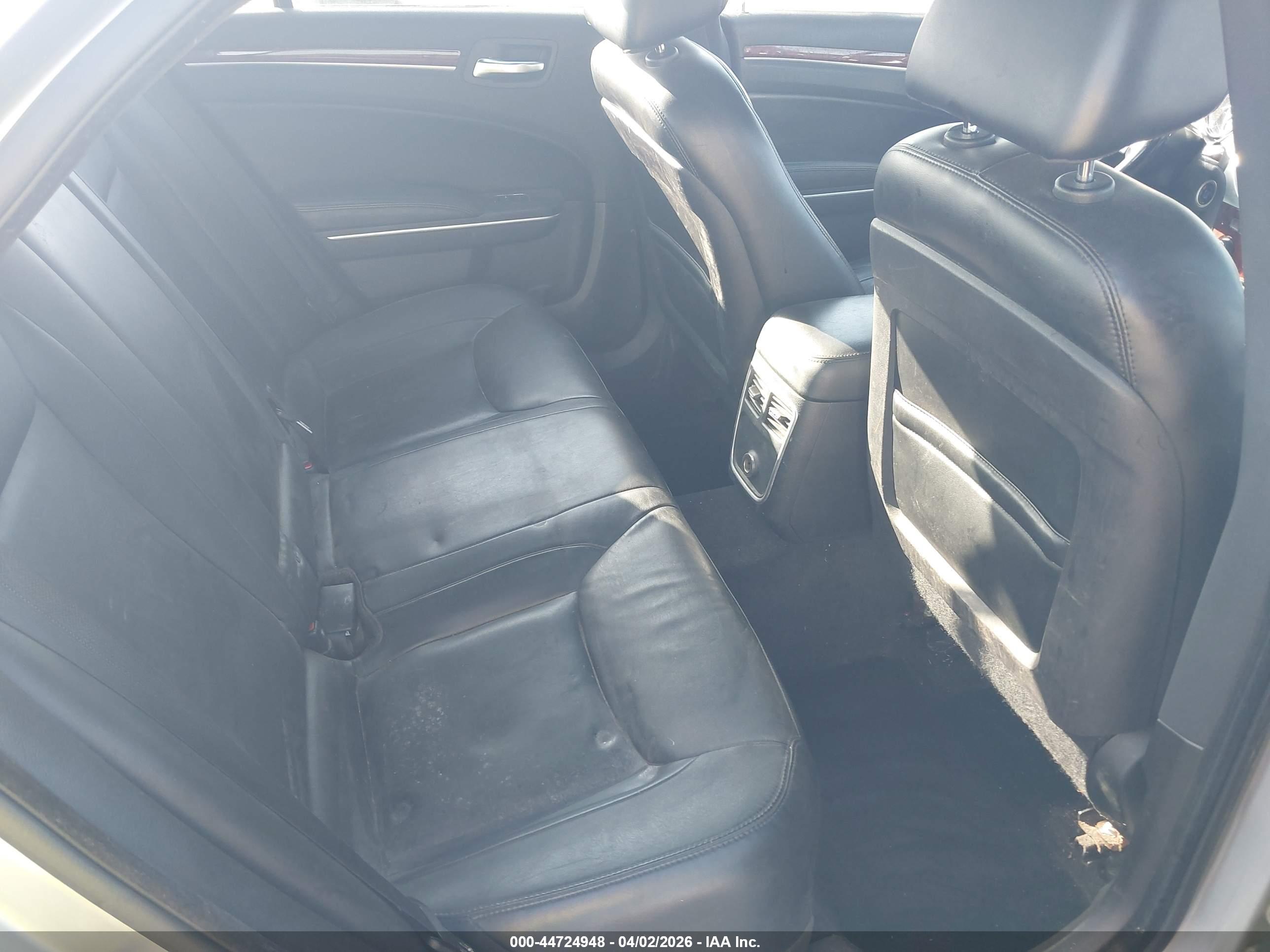 CHRYSLER 300 image 8