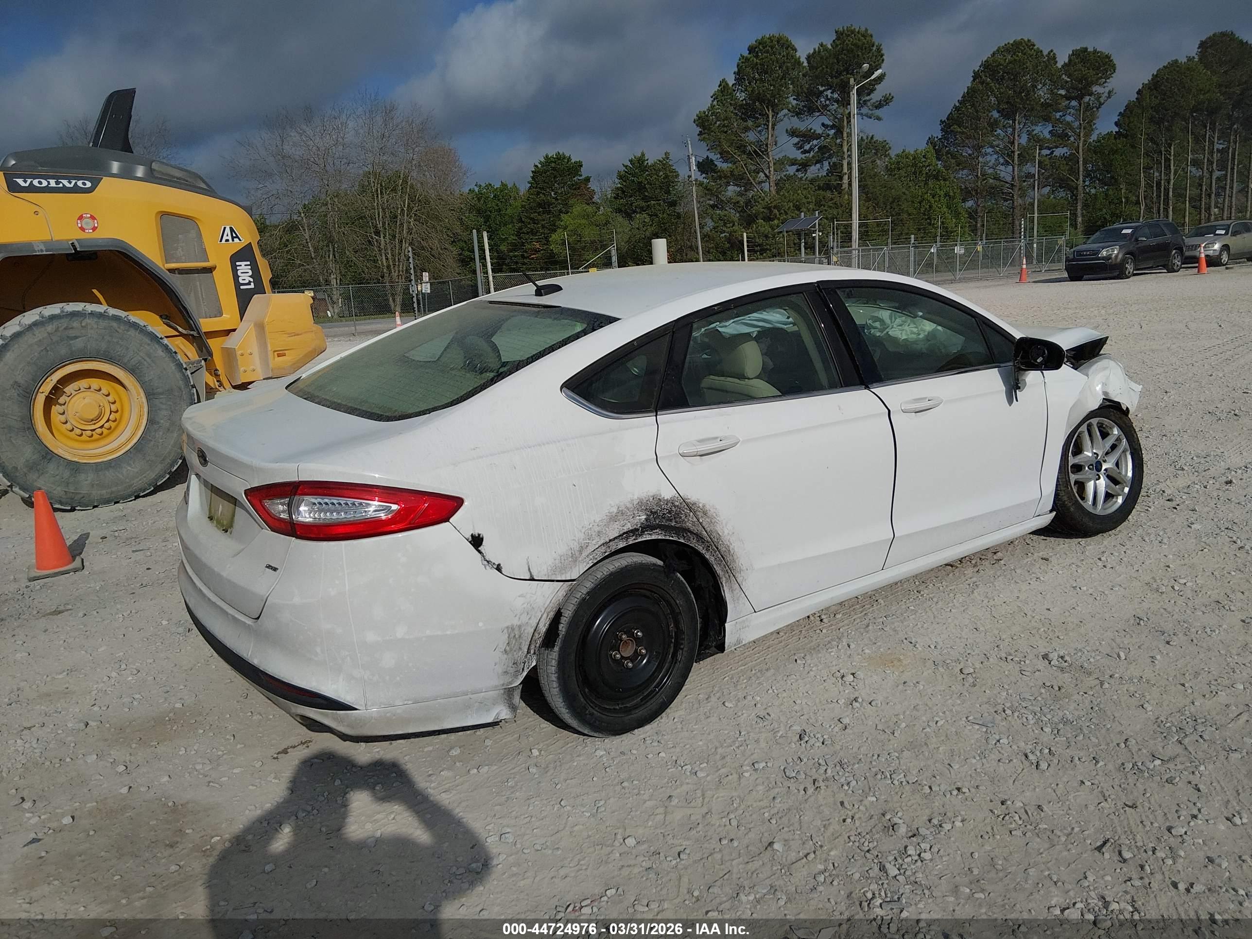 FORD FUSION image 4