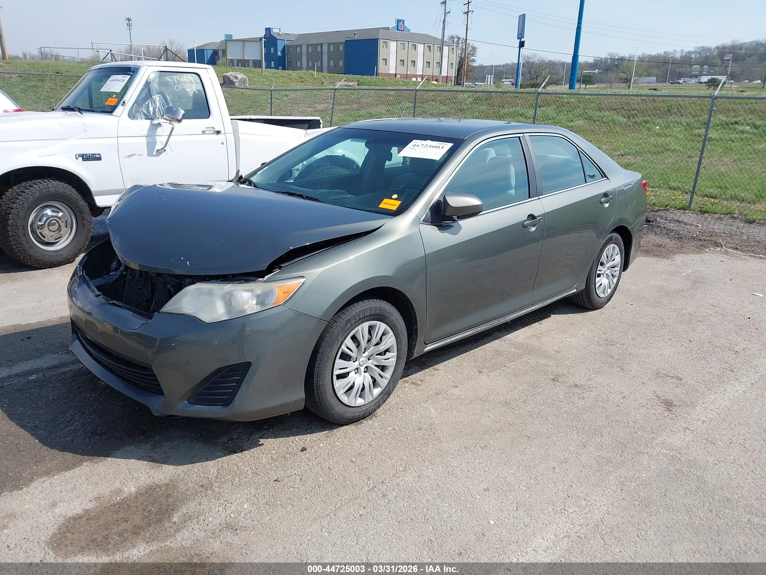 TOYOTA CAMRY image 2