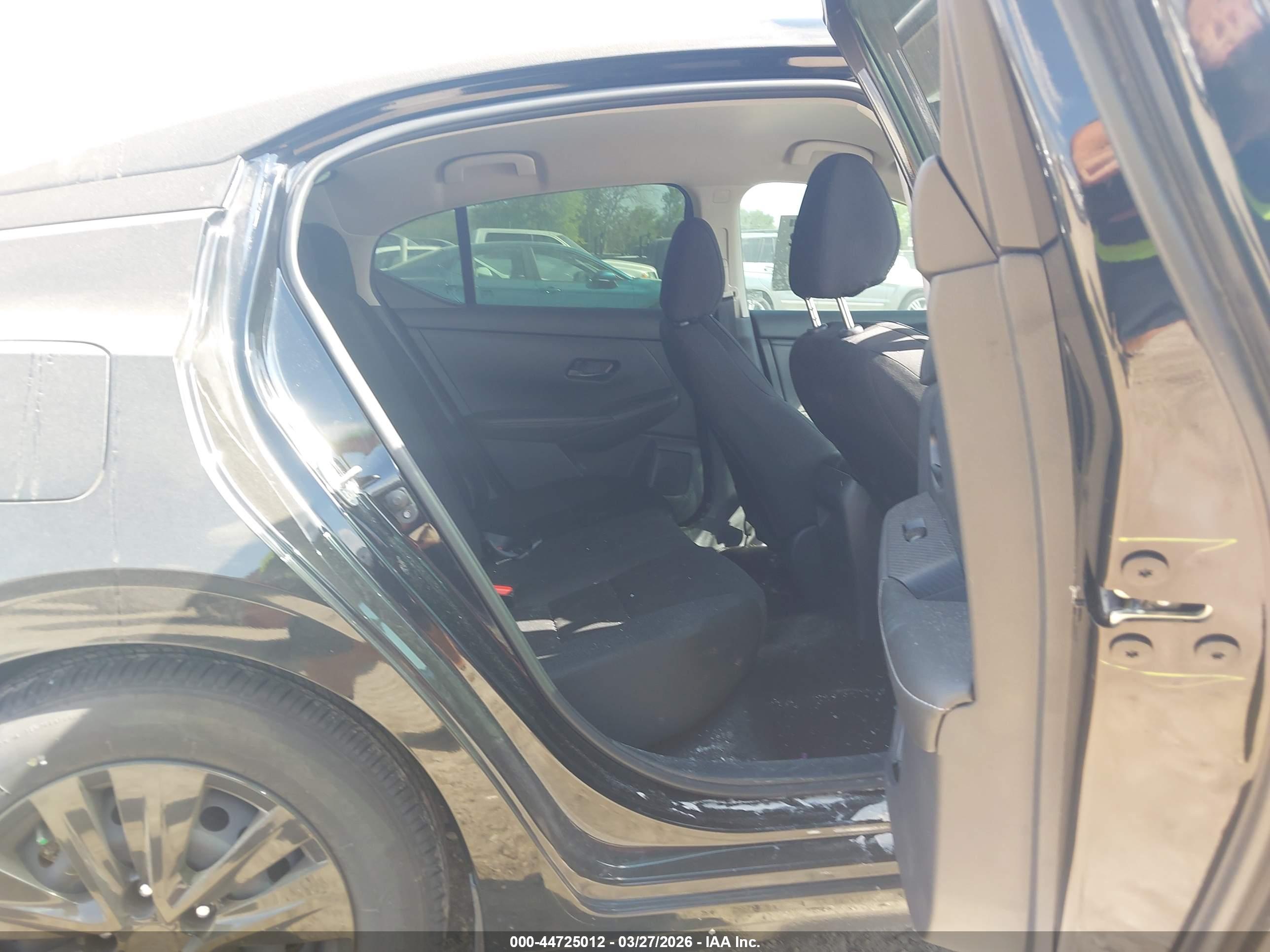 NISSAN SENTRA image 8