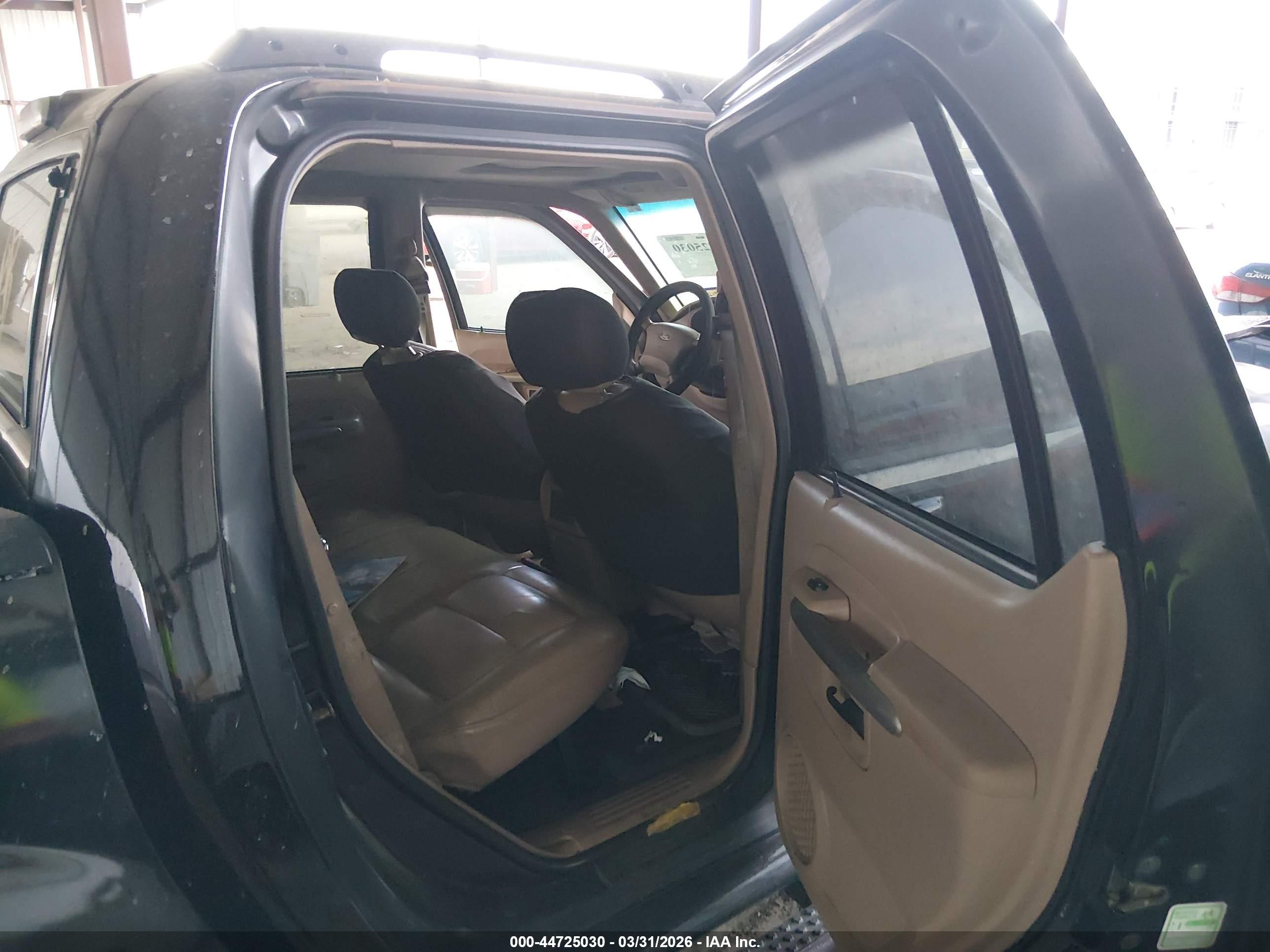 FORD EXPLORER image 8