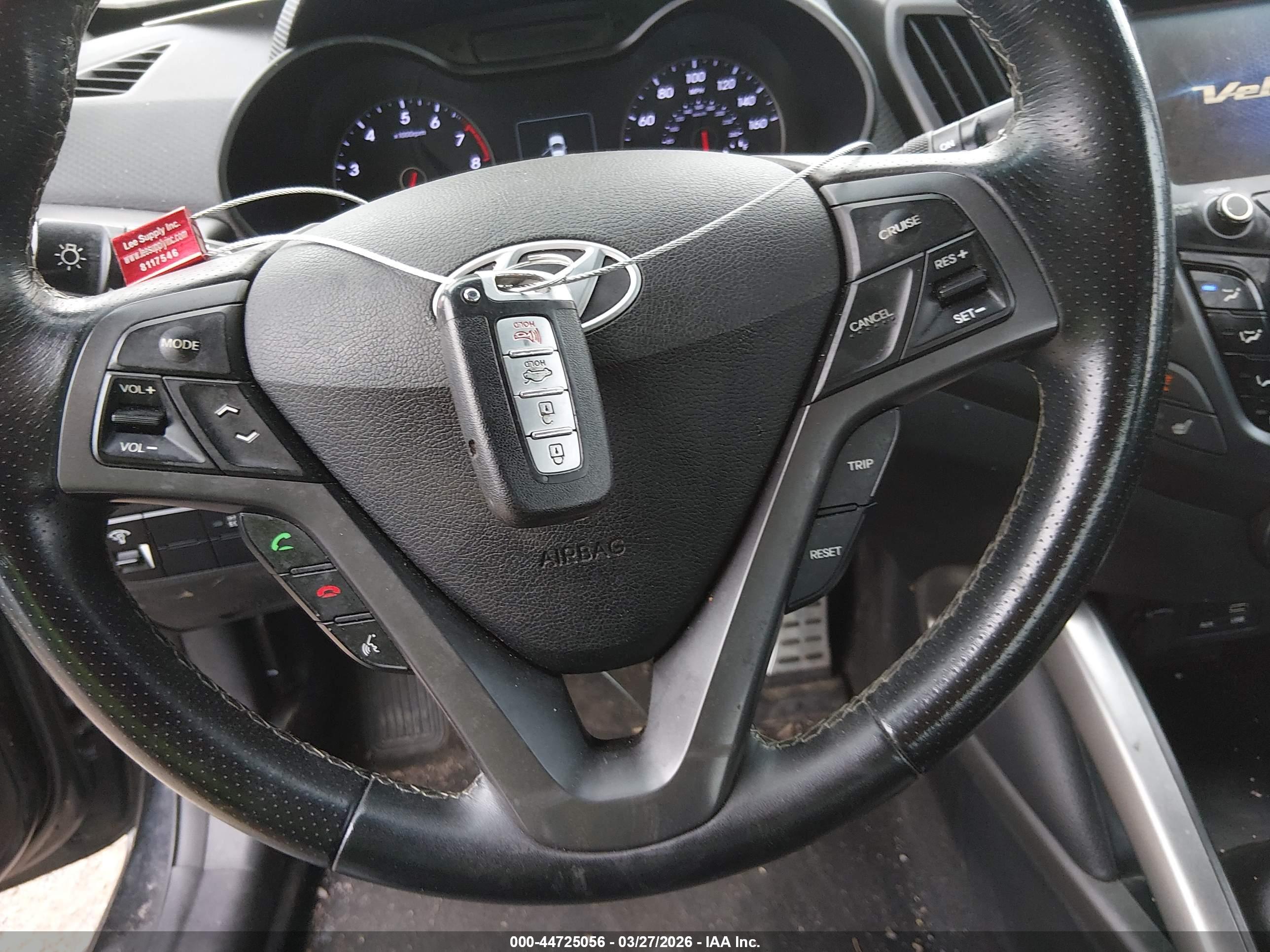 HYUNDAI VELOSTER image 11