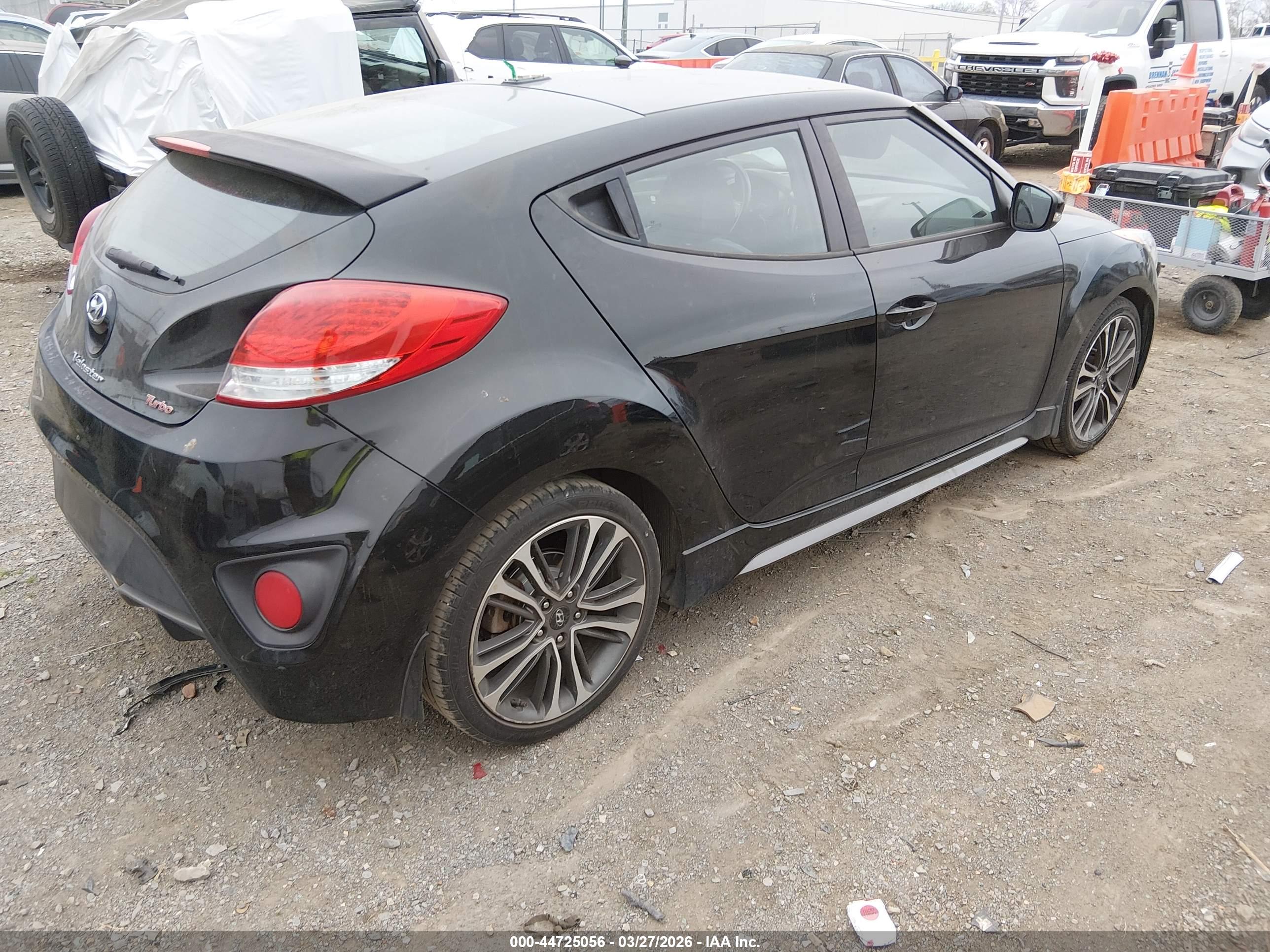 HYUNDAI VELOSTER image 4