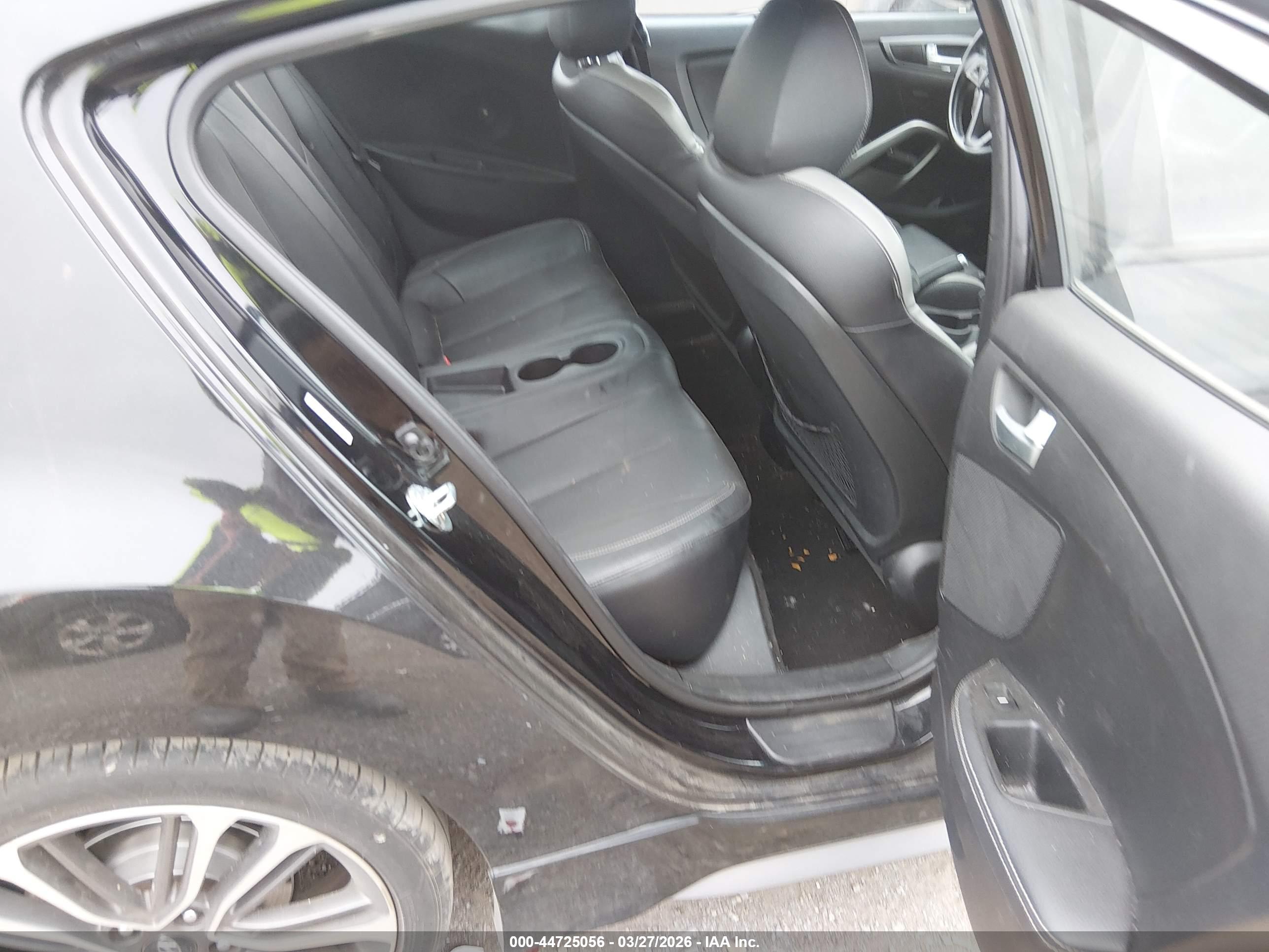 HYUNDAI VELOSTER image 8