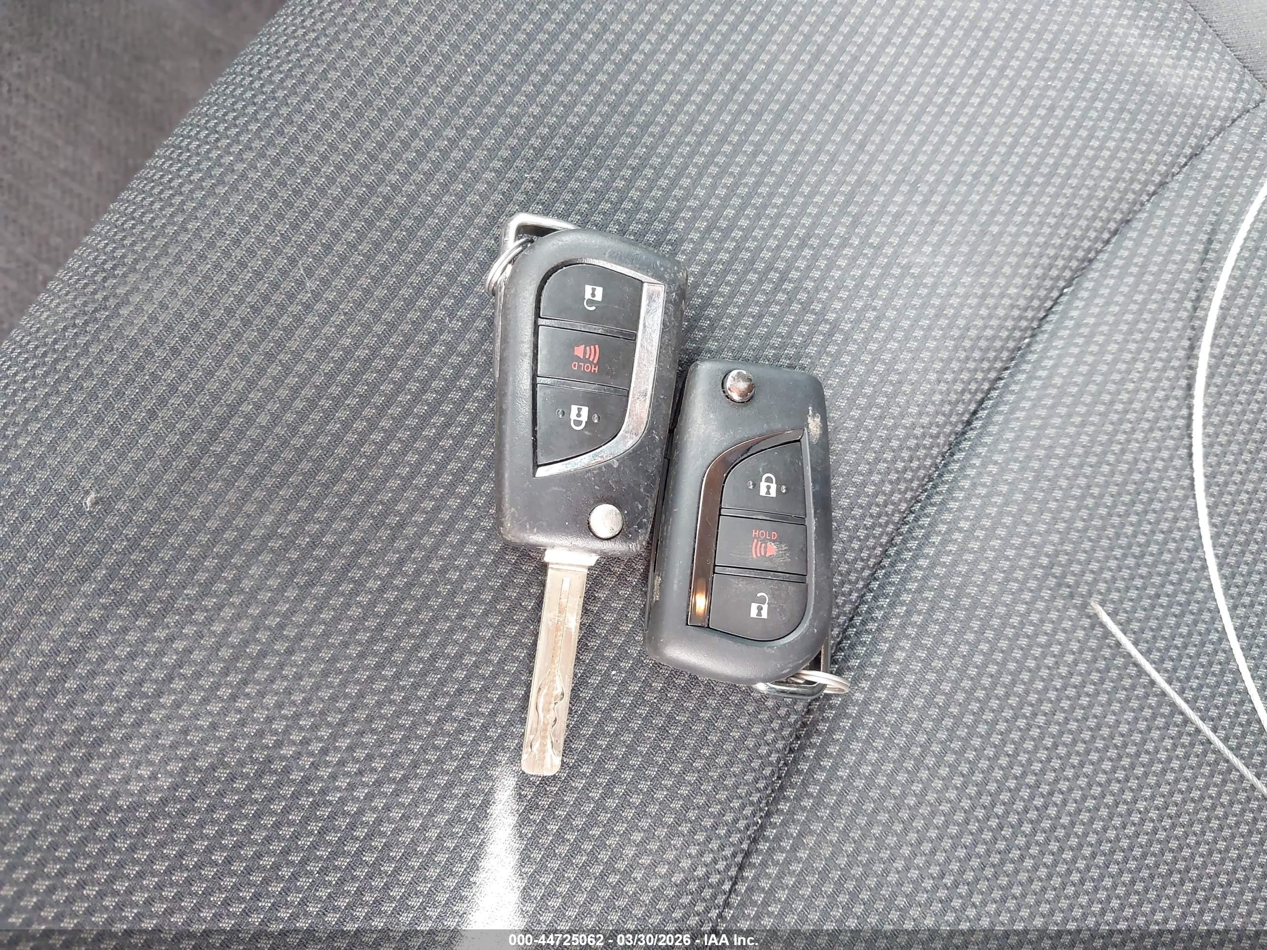 TOYOTA RAV4 image 11
