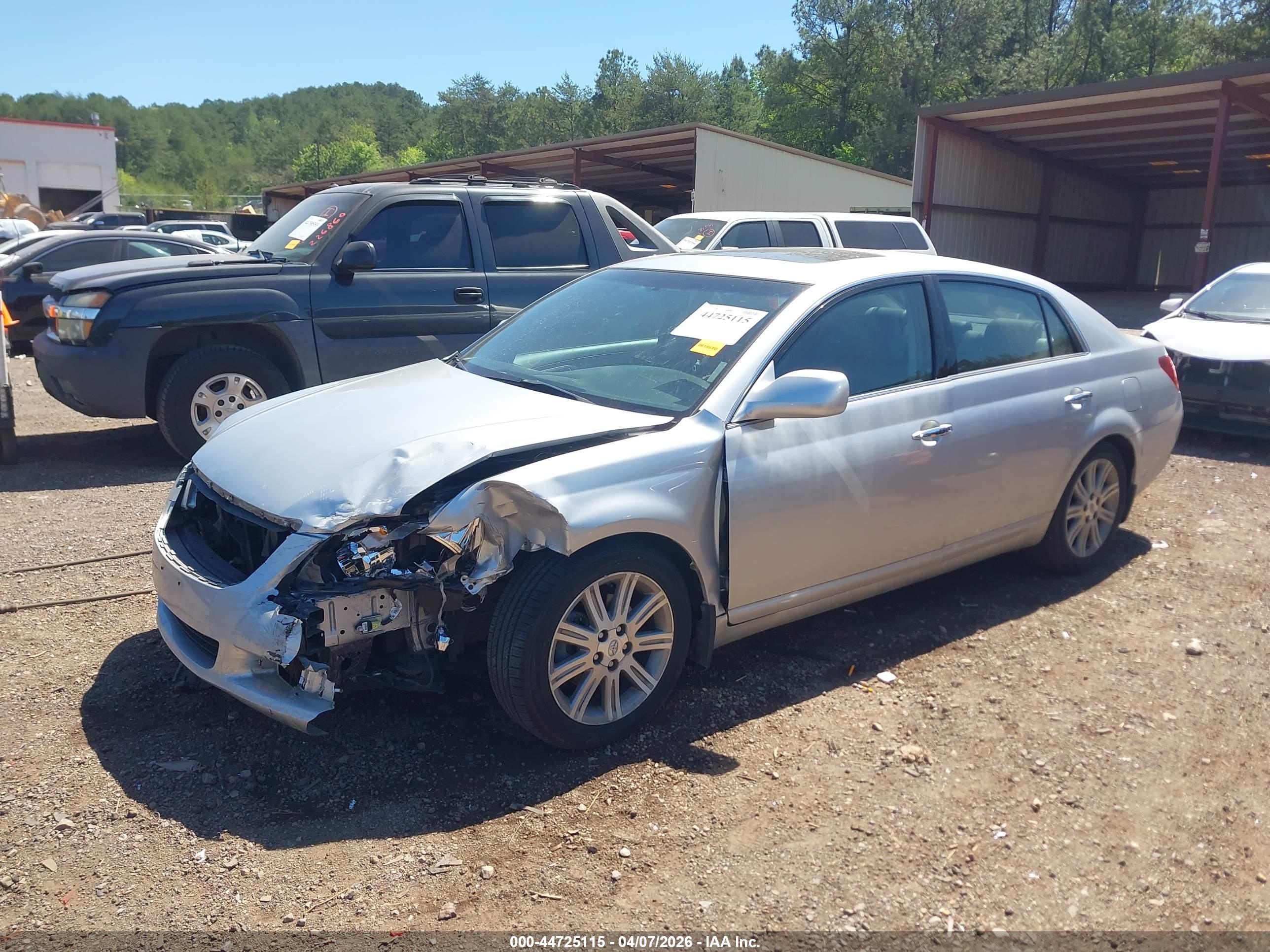 TOYOTA AVALON image 2
