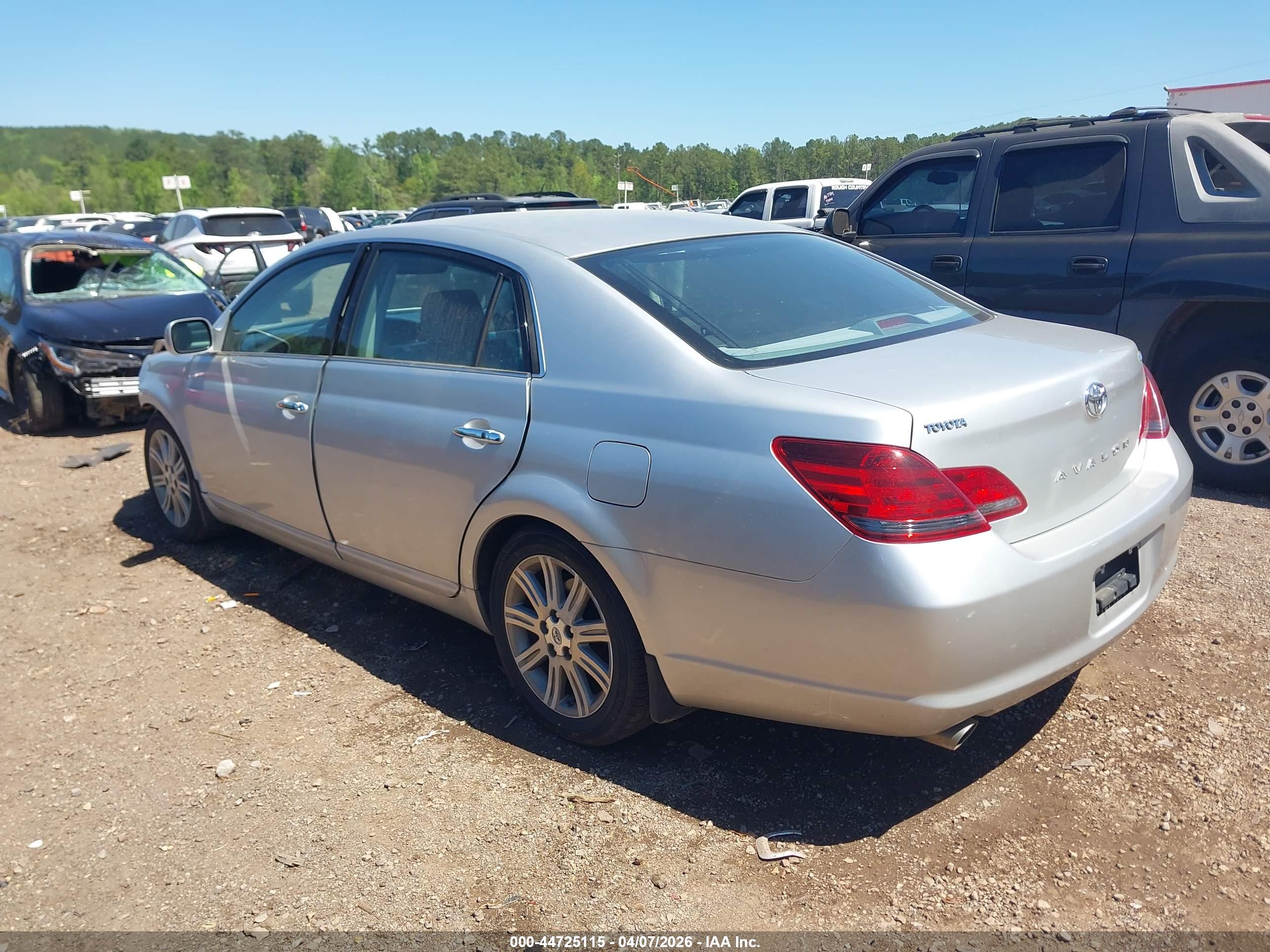 TOYOTA AVALON image 3