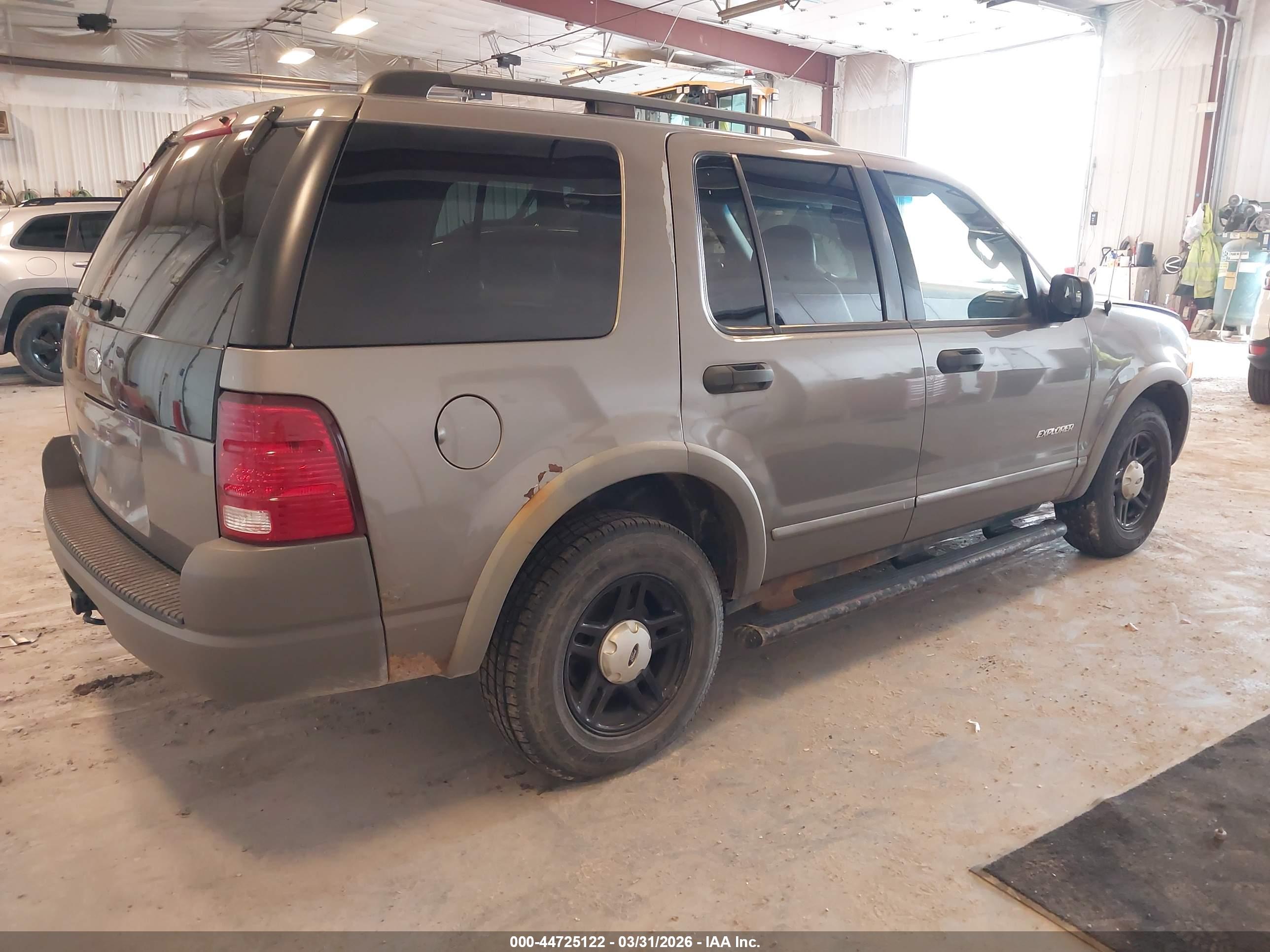 FORD EXPLORER image 4
