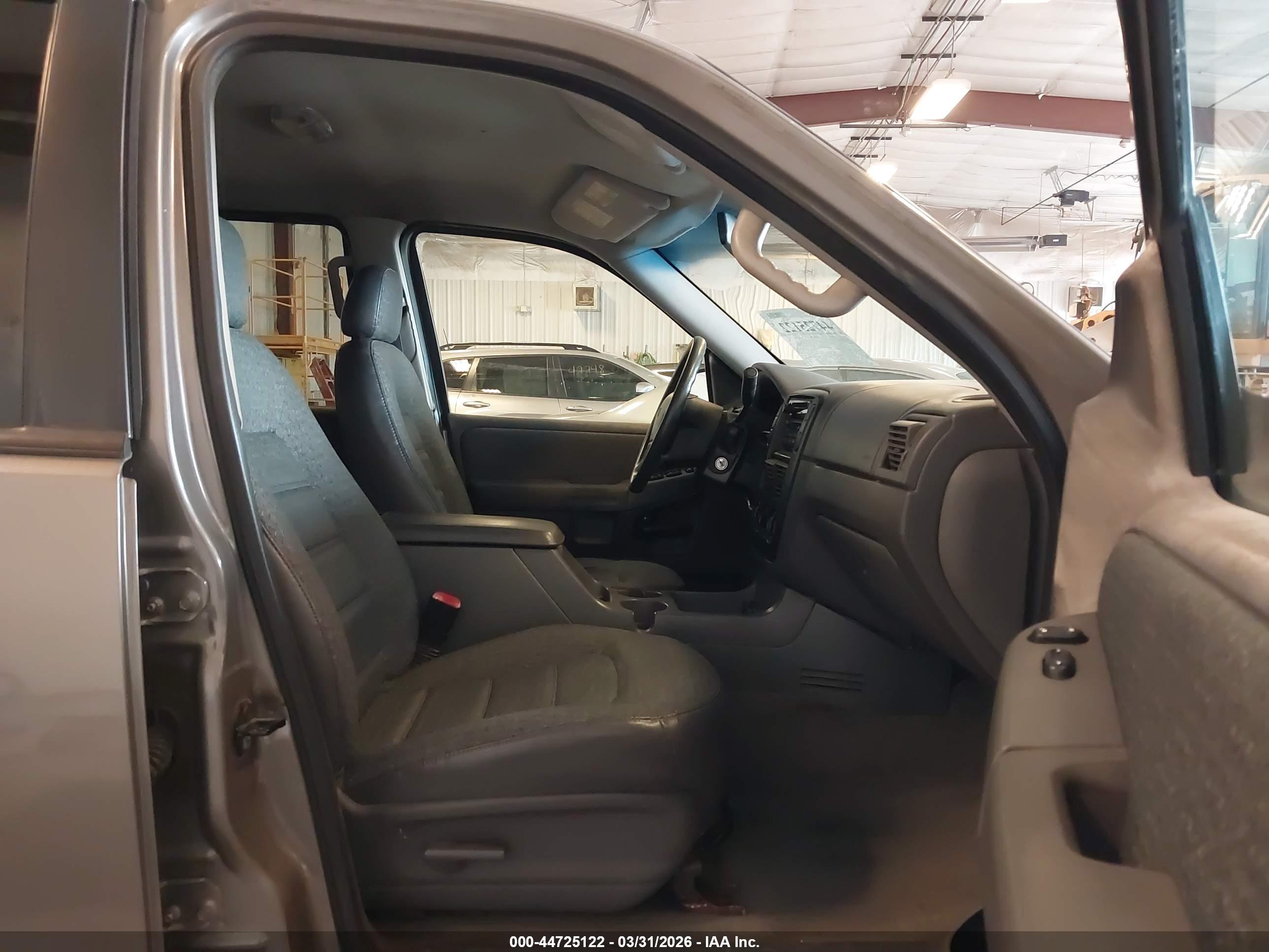 FORD EXPLORER image 5