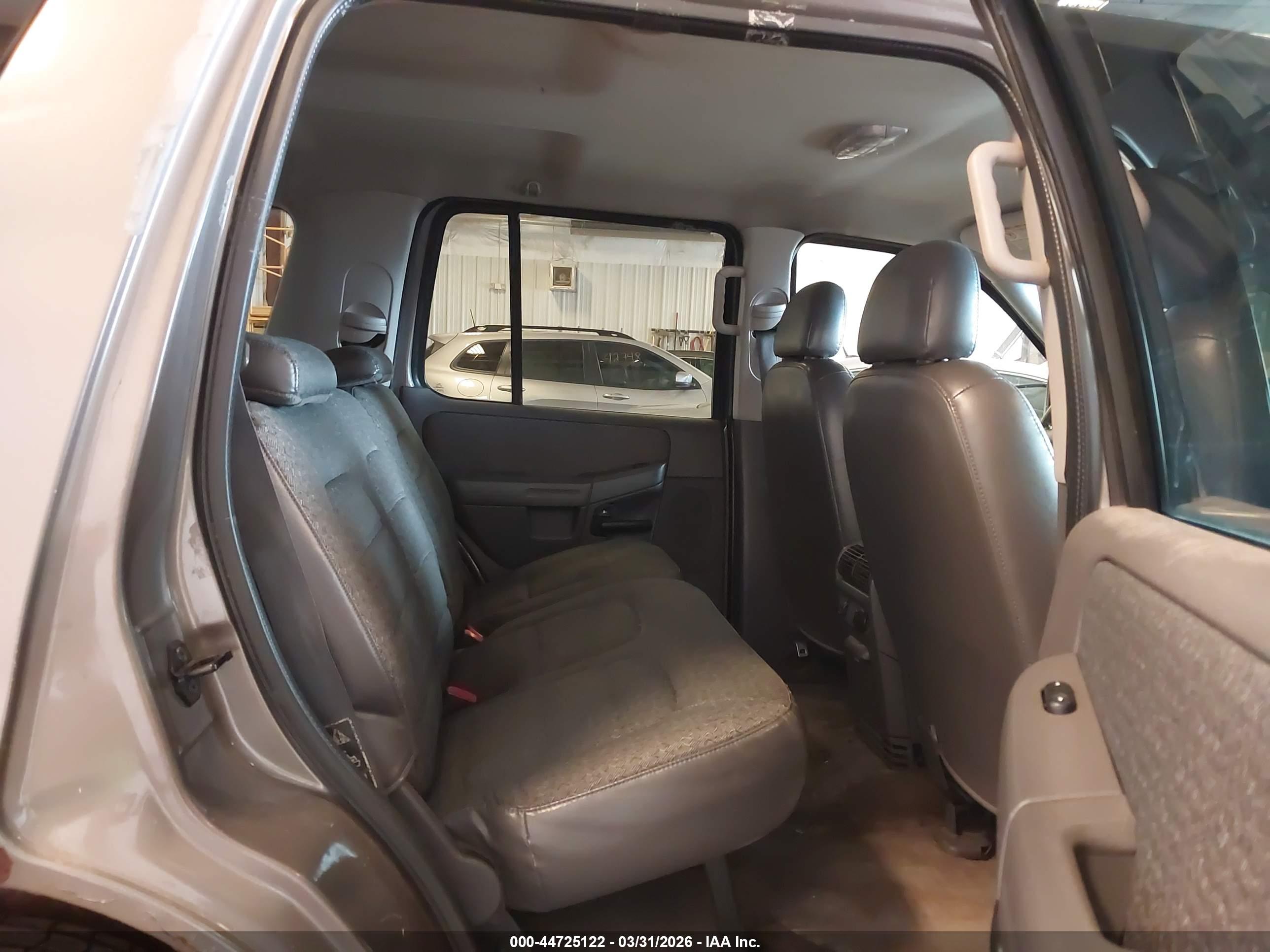 FORD EXPLORER image 8