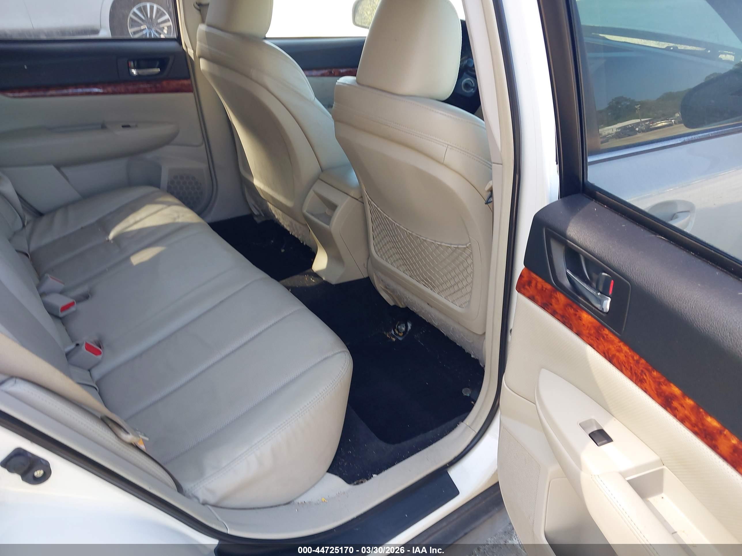 SUBARU OUTBACK image 8