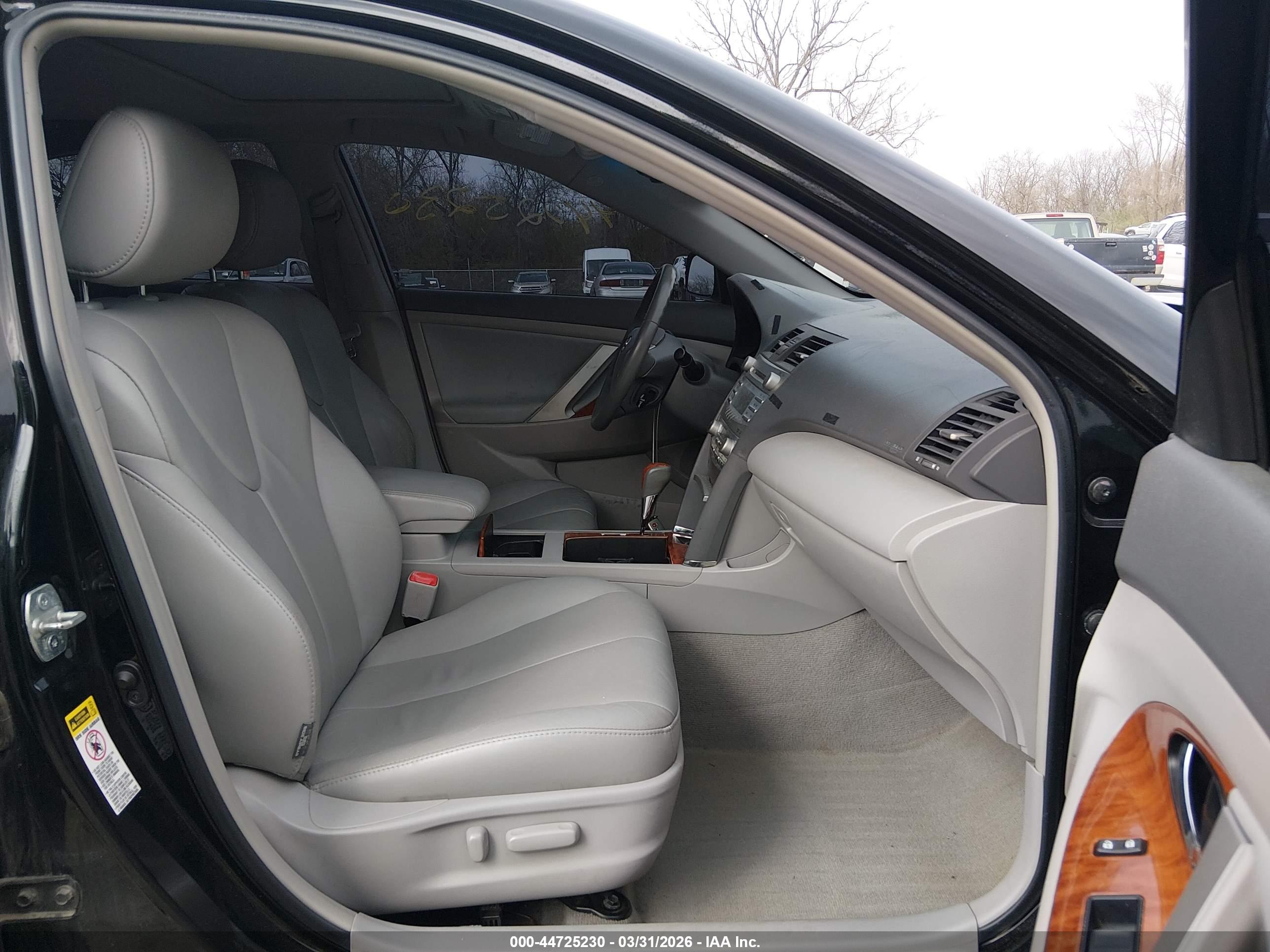 TOYOTA CAMRY image 5