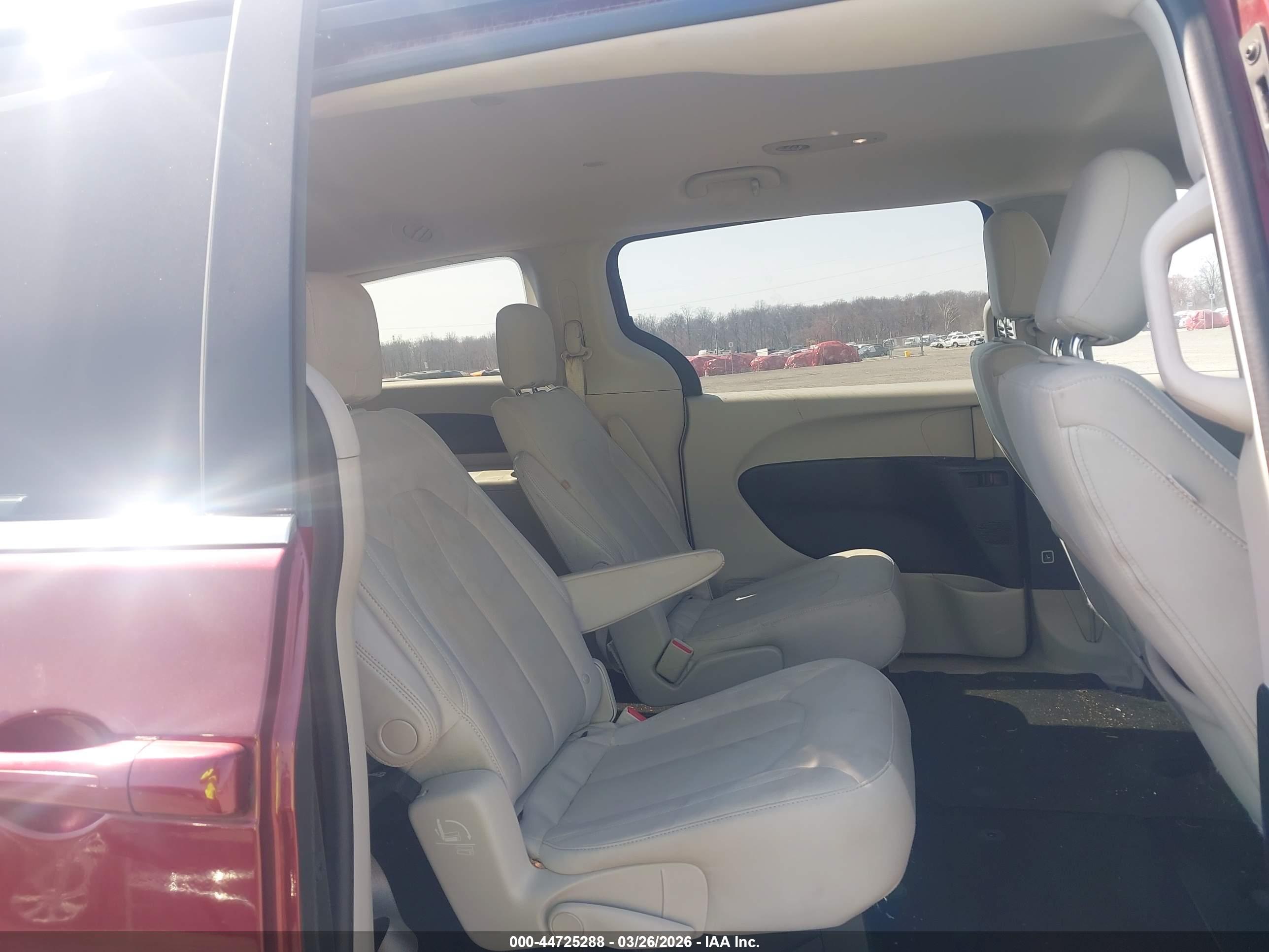 CHRYSLER PACIFICA image 8