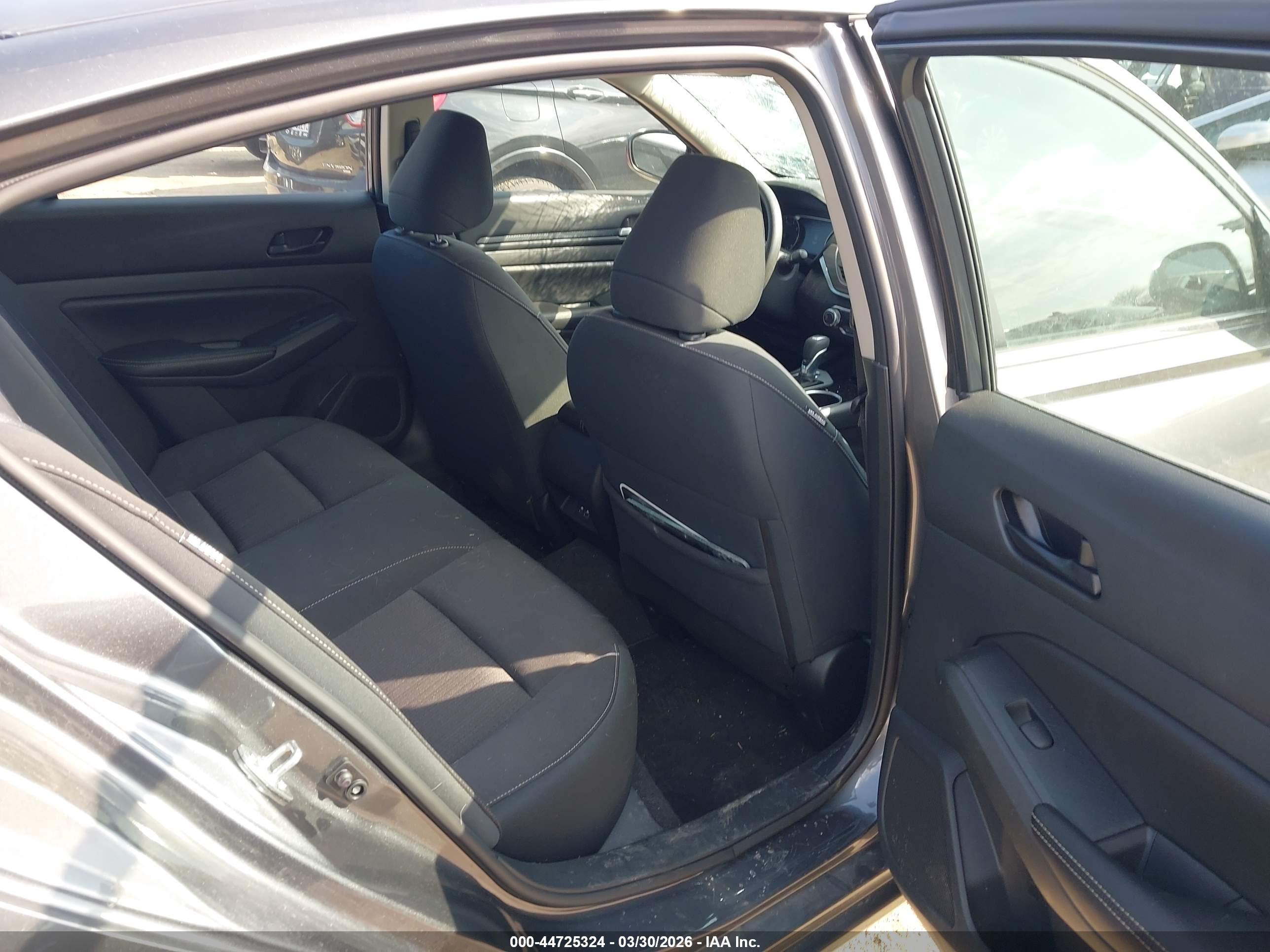 NISSAN ALTIMA image 8
