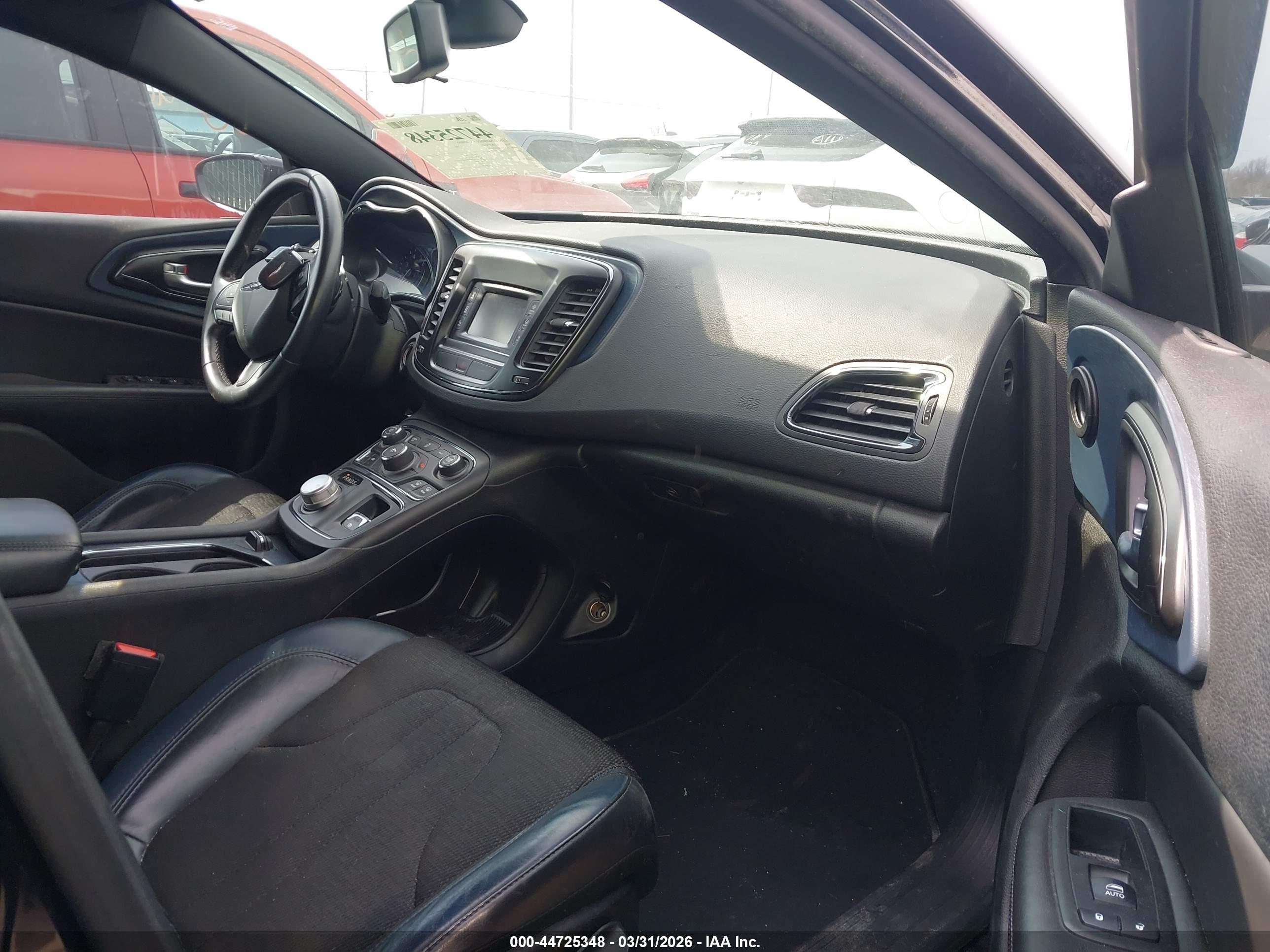 CHRYSLER 200 image 5