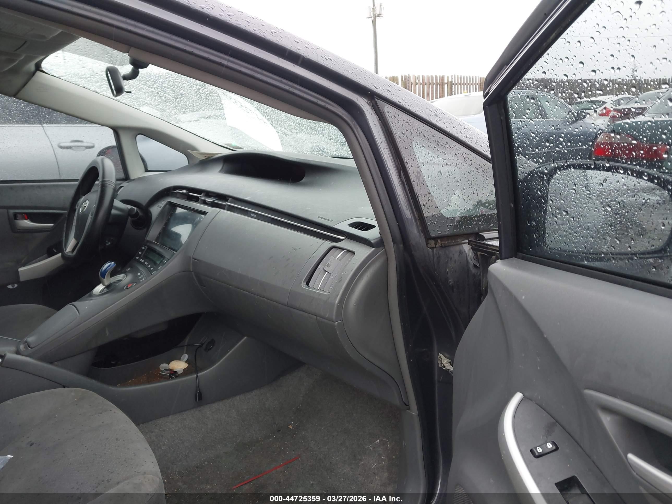 TOYOTA PRIUS image 5