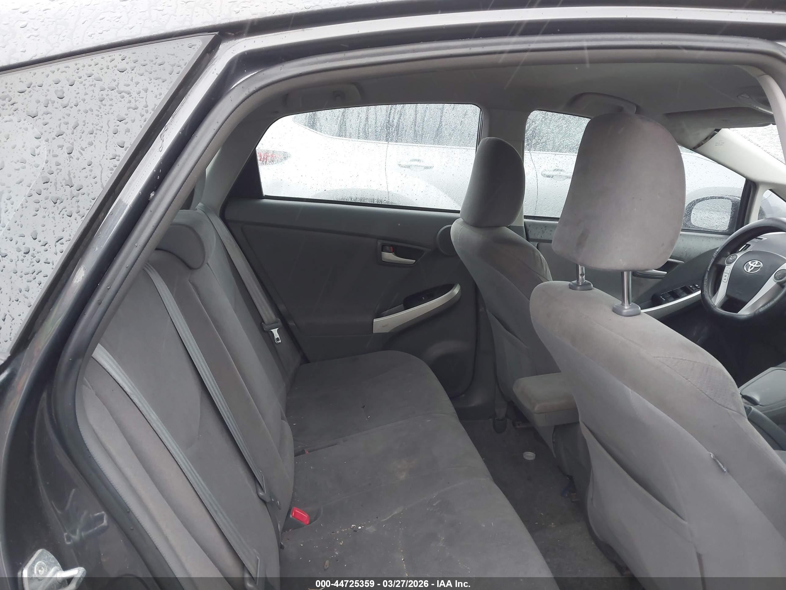 TOYOTA PRIUS image 8