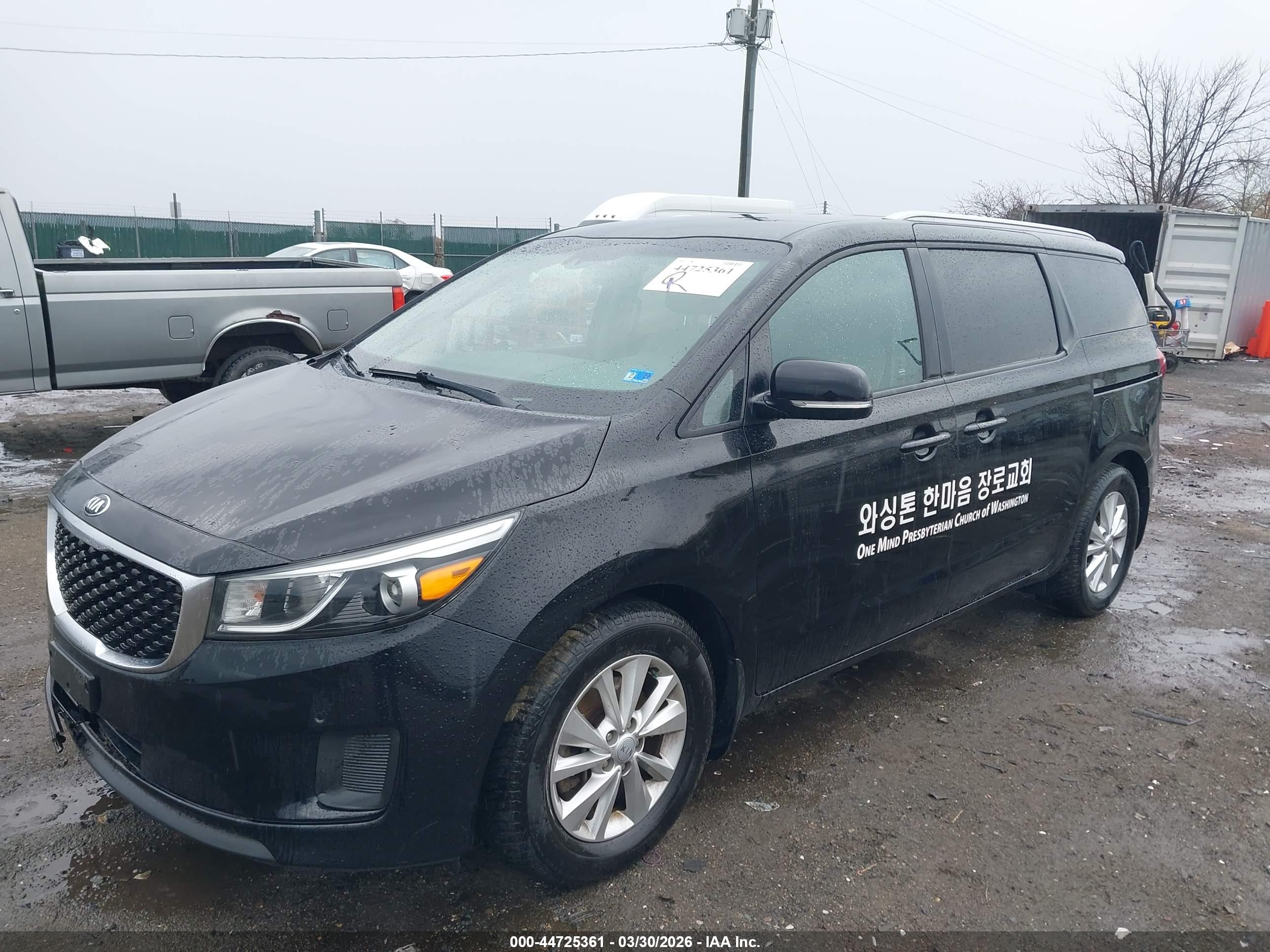 KIA SEDONA image 2